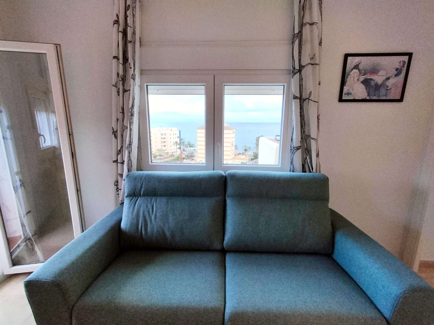 FLOT LEJLIGHED MED HAV I BENALMADENA PÅ 2. LINJE AF STRANDEN TIL LEJE PÅ LANG SIGT