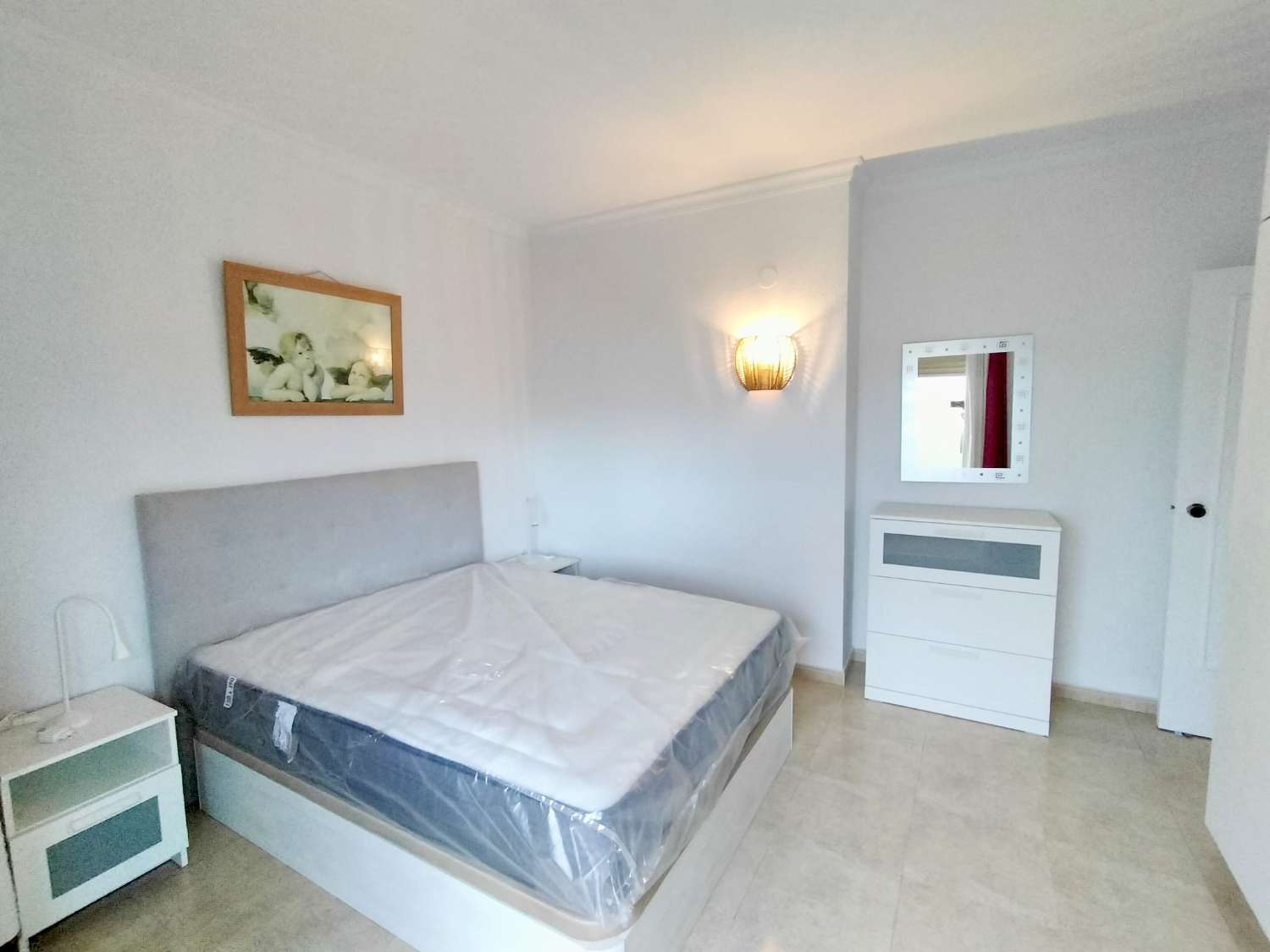 FLOT LEJLIGHED MED HAV I BENALMADENA PÅ 2. LINJE AF STRANDEN TIL LEJE PÅ LANG SIGT