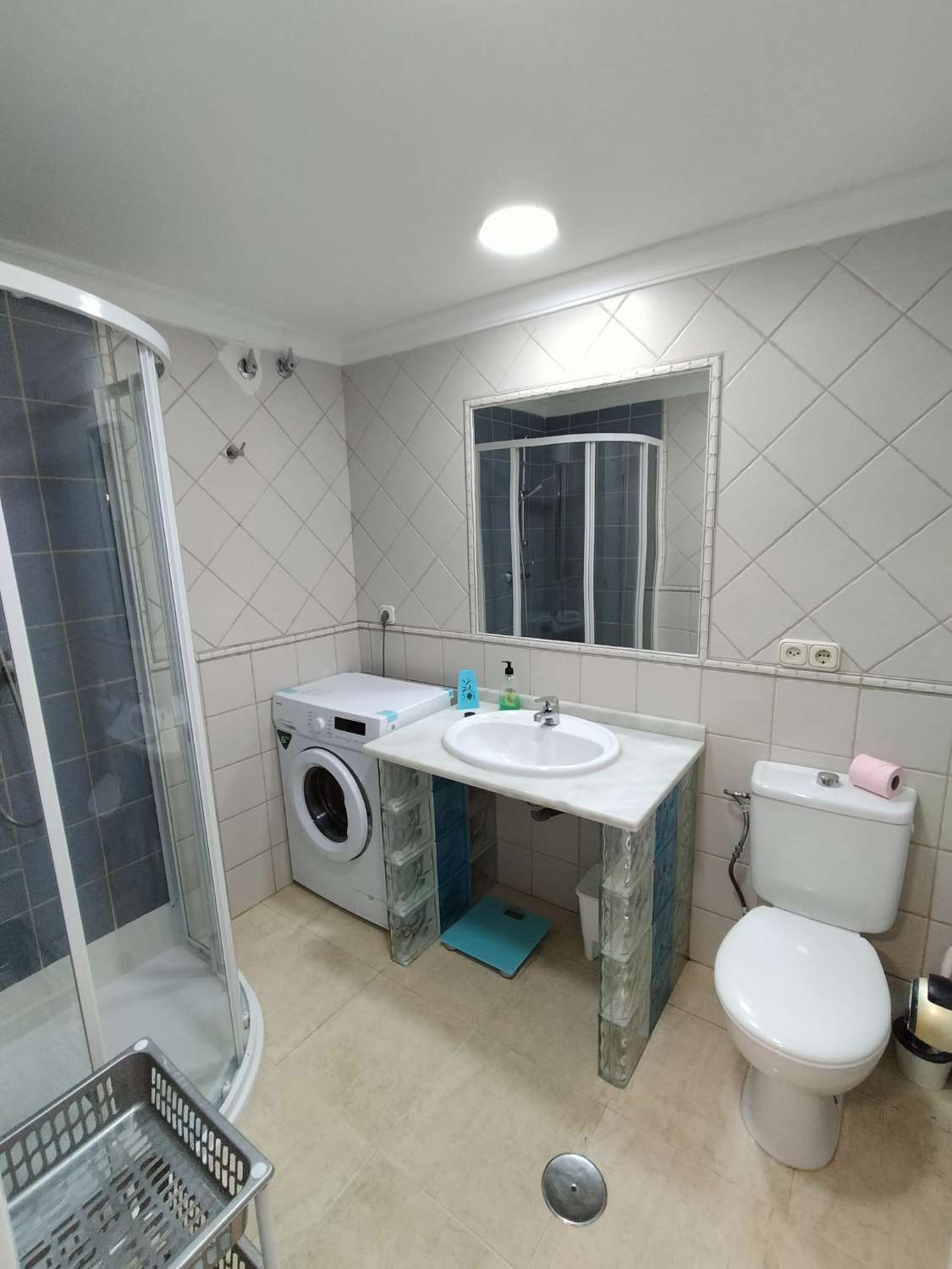 FLOT LEJLIGHED MED HAV I BENALMADENA PÅ 2. LINJE AF STRANDEN TIL LEJE PÅ LANG SIGT