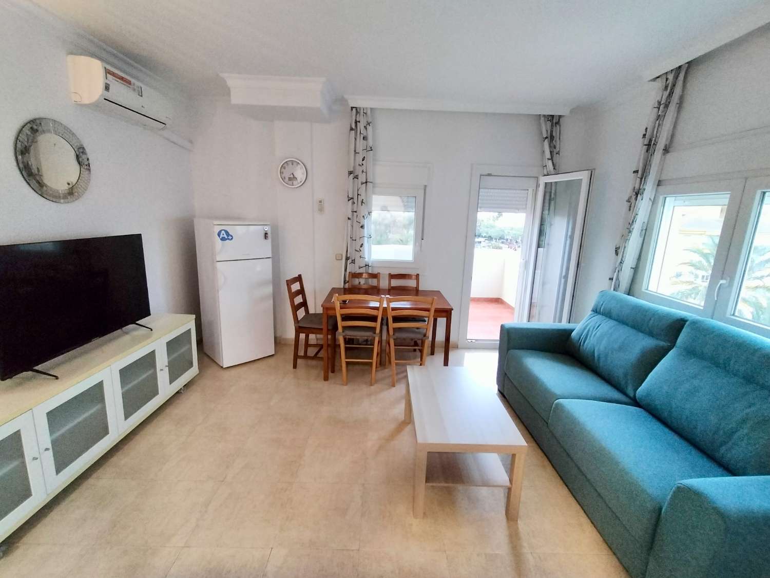 FLOT LEJLIGHED MED HAV I BENALMADENA PÅ 2. LINJE AF STRANDEN TIL LEJE PÅ LANG SIGT