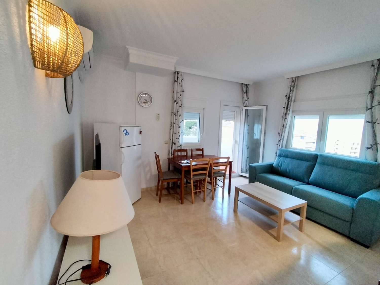 FLOT LEJLIGHED MED HAV I BENALMADENA PÅ 2. LINJE AF STRANDEN TIL LEJE PÅ LANG SIGT