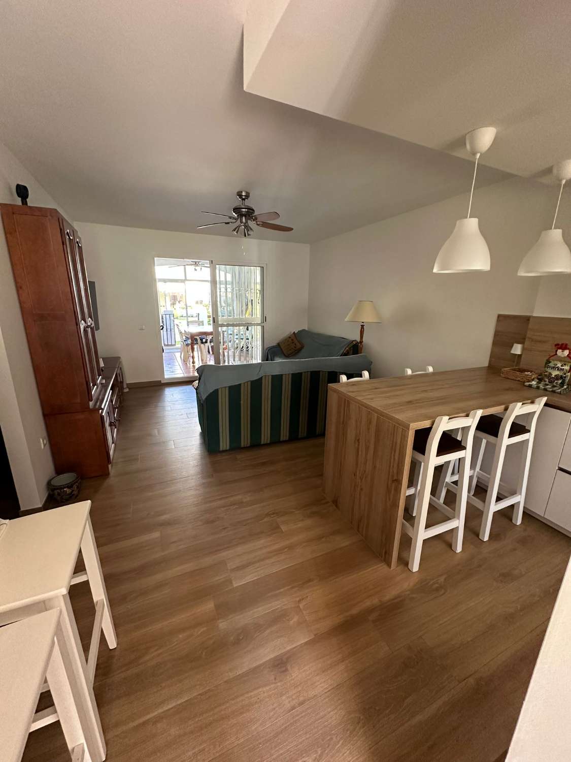 SCHÖNE WOHNUNG IM ERDGESCHOSS ZU MIETEN VON JETZT BIS ZUM 30.6.26 UND VOM 1.9.26 BIS 30.-6.27 ENBENALMADENA