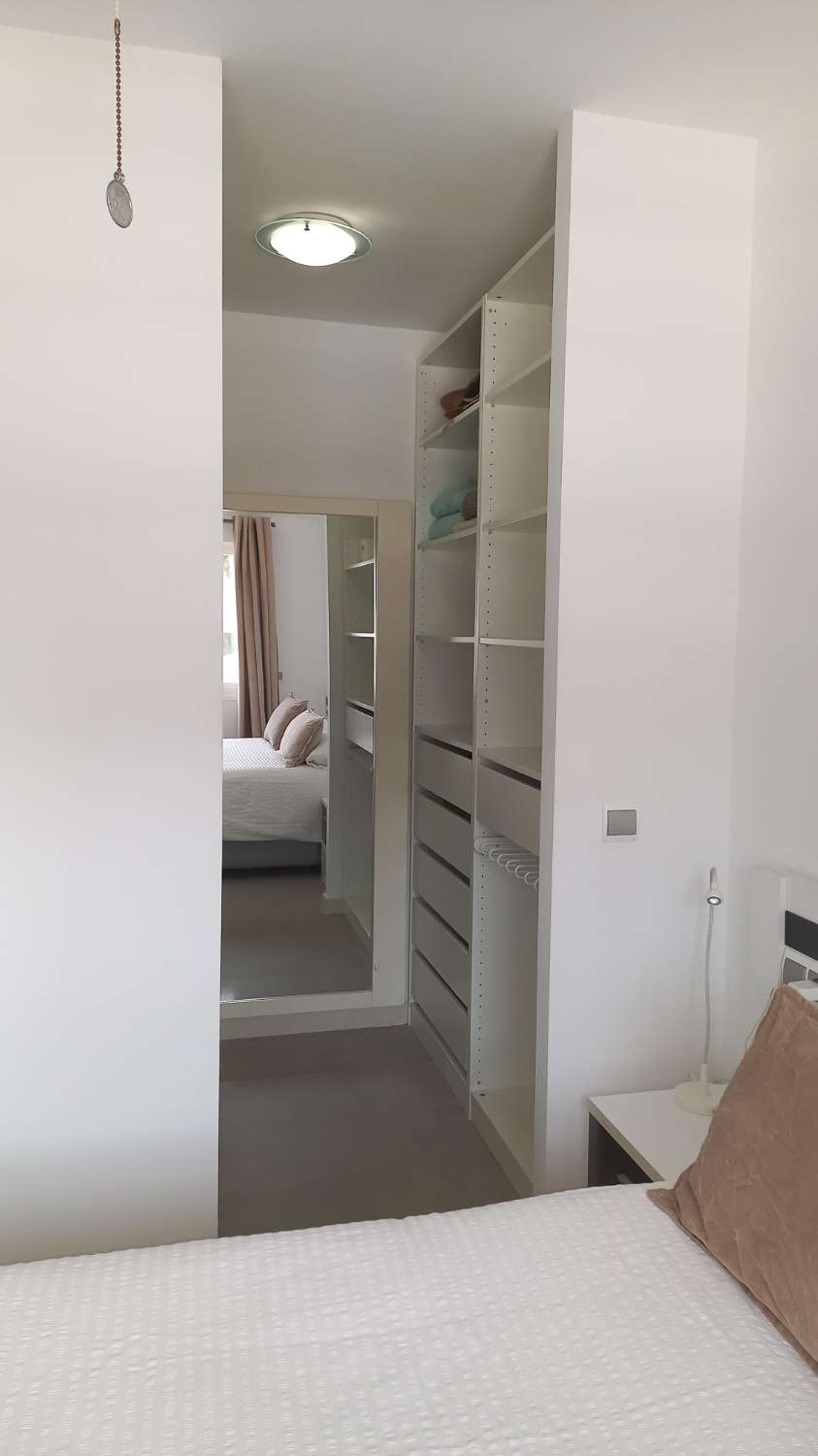 TE HUUR VAN 1.5.26-30.6.26 MOOI APPARTEMENT MET UITZICHT OP ZEE AAN DE 1E LIJN VAN HET STRAND IN FUENGIROLA