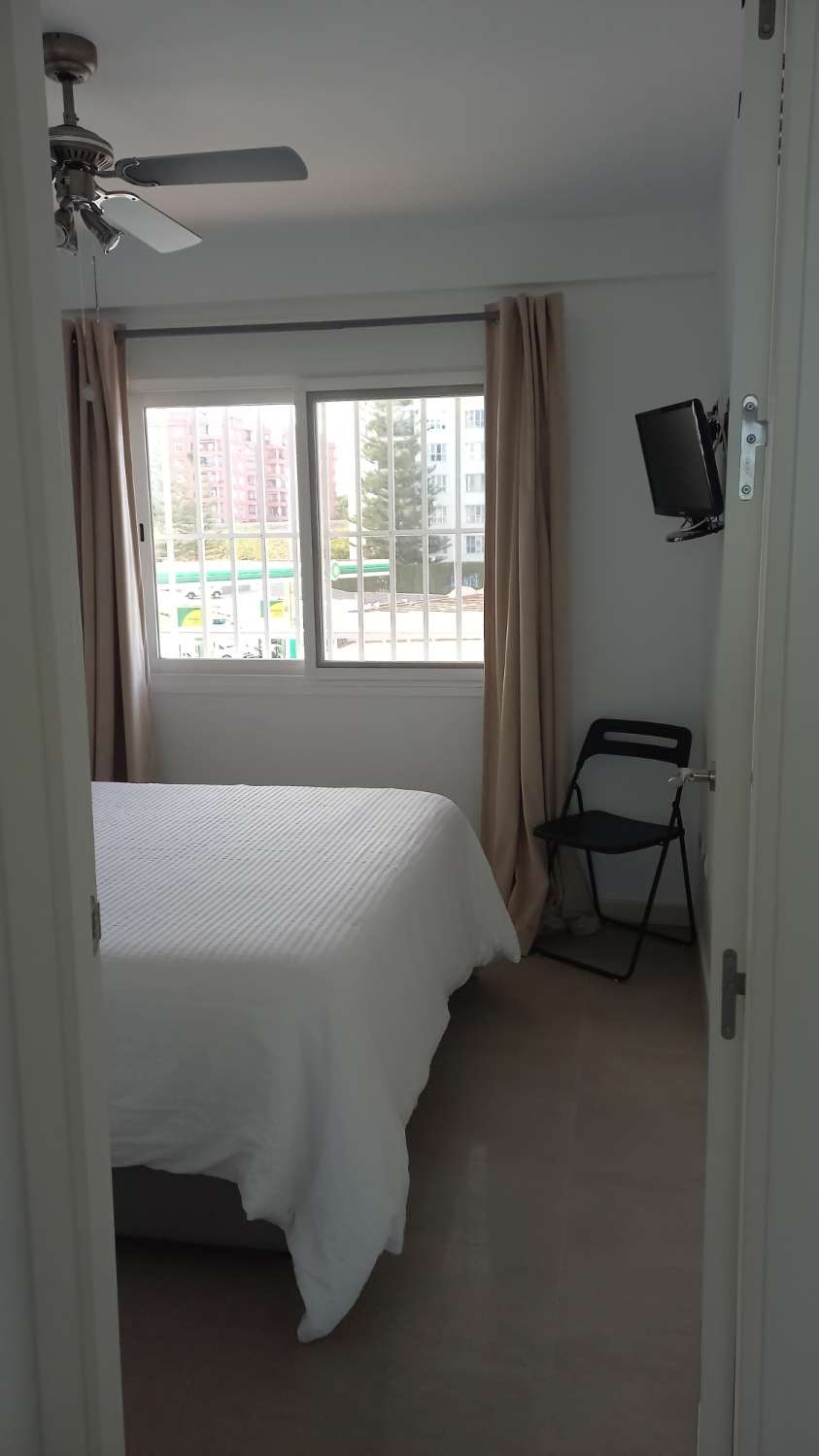 TE HUUR VAN 1.5.26-30.6.26 MOOI APPARTEMENT MET UITZICHT OP ZEE AAN DE 1E LIJN VAN HET STRAND IN FUENGIROLA