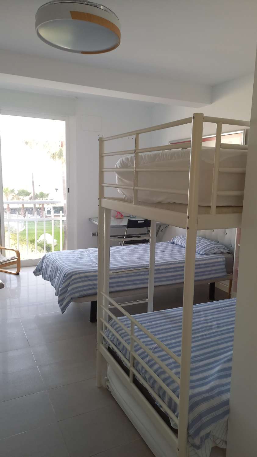 TE HUUR VAN 1.5.26-30.6.26 MOOI APPARTEMENT MET UITZICHT OP ZEE AAN DE 1E LIJN VAN HET STRAND IN FUENGIROLA