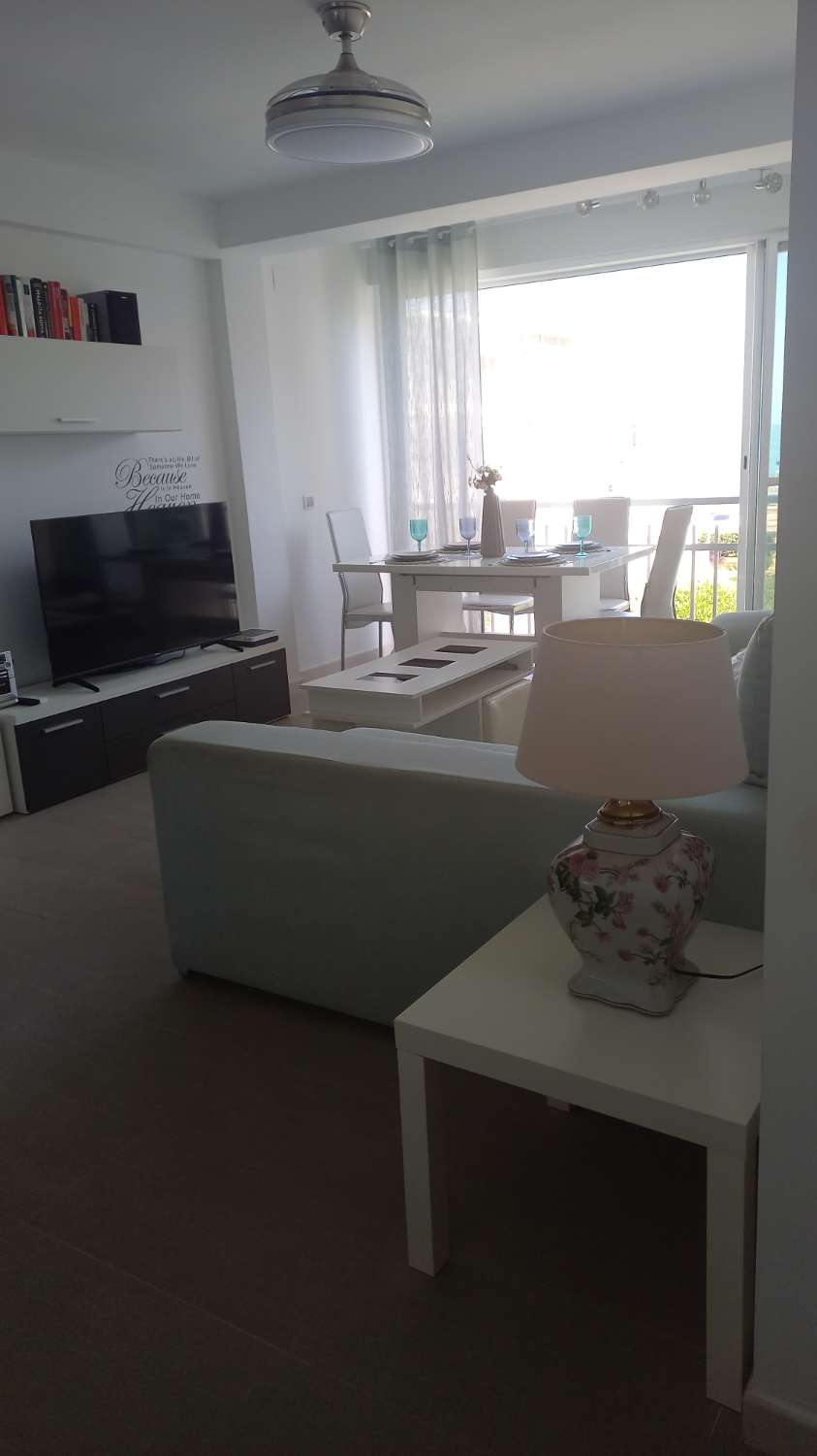 TE HUUR VAN 1.5.26-30.6.26 MOOI APPARTEMENT MET UITZICHT OP ZEE AAN DE 1E LIJN VAN HET STRAND IN FUENGIROLA