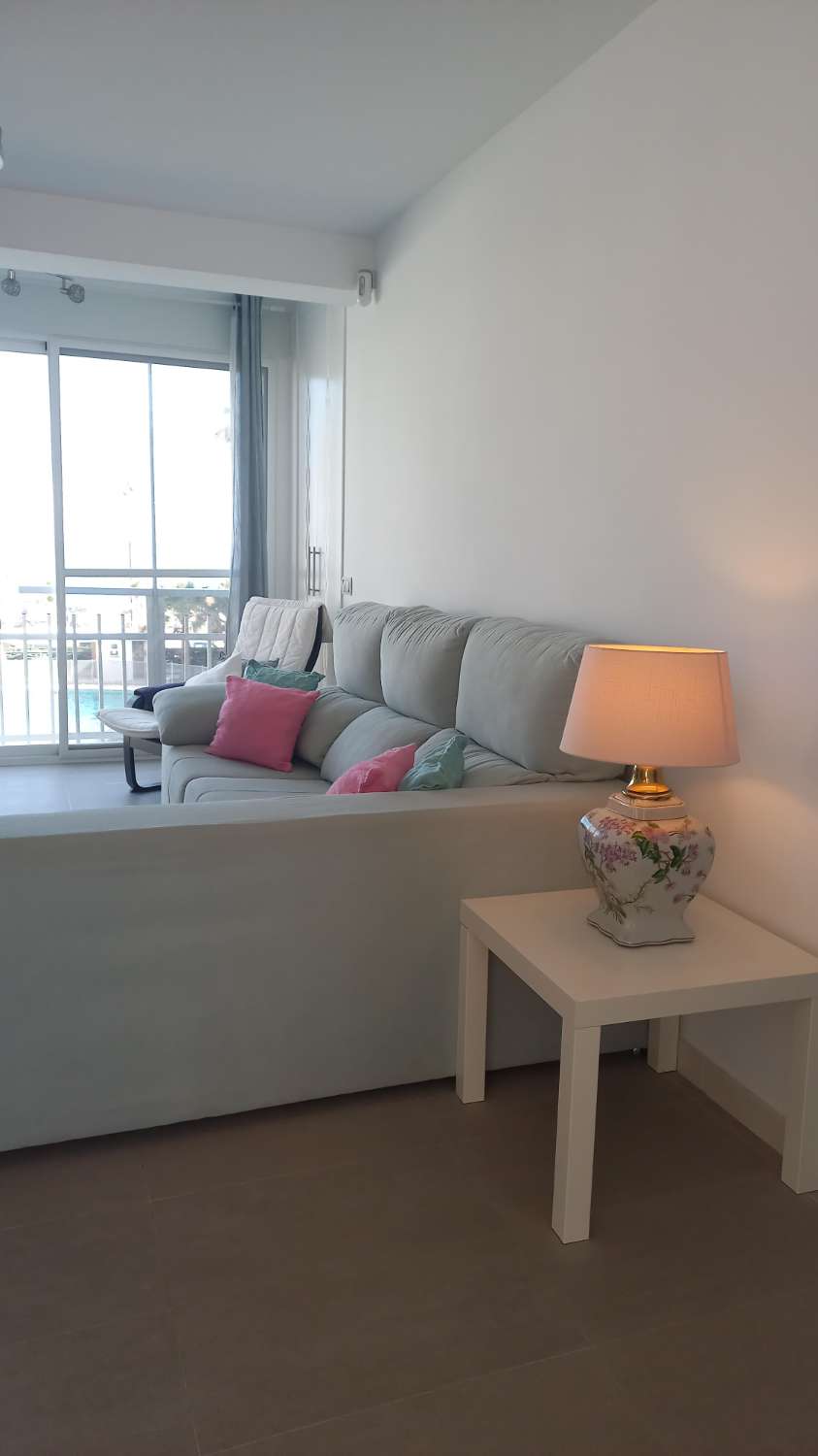 TE HUUR VAN 1.5.26-30.6.26 MOOI APPARTEMENT MET UITZICHT OP ZEE AAN DE 1E LIJN VAN HET STRAND IN FUENGIROLA