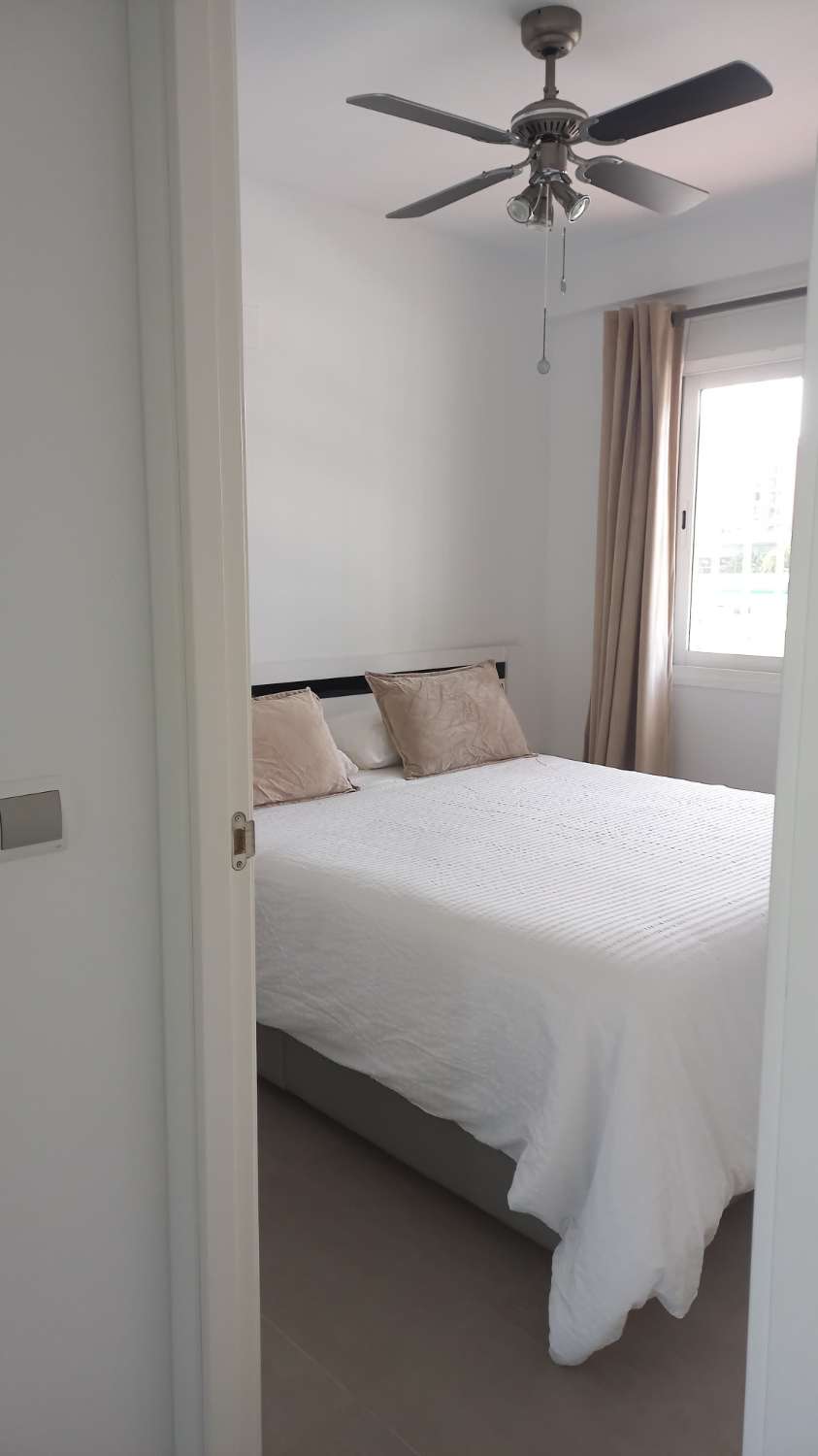 TE HUUR VAN 1.5.26-30.6.26 MOOI APPARTEMENT MET UITZICHT OP ZEE AAN DE 1E LIJN VAN HET STRAND IN FUENGIROLA