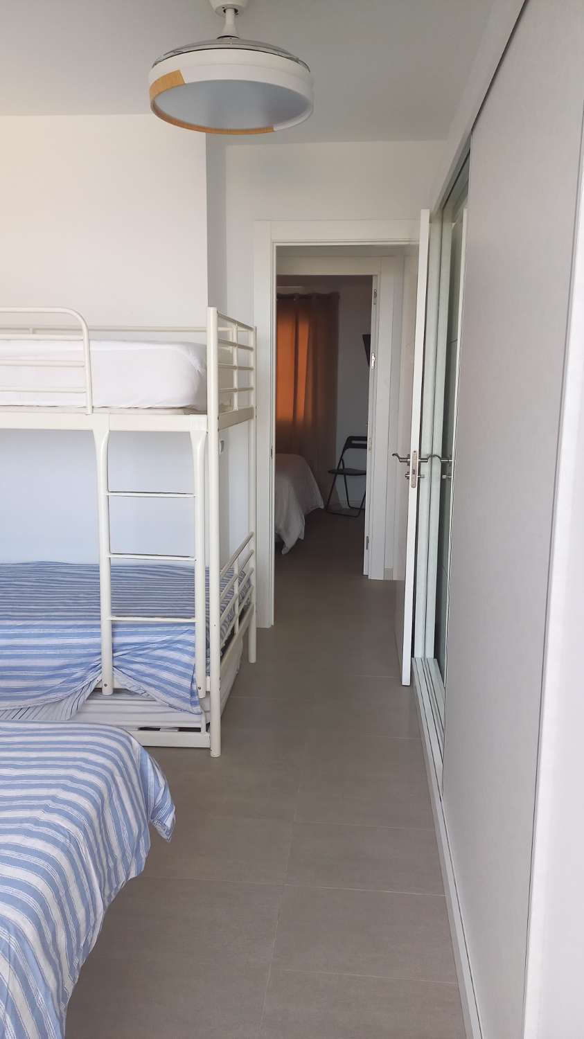 TE HUUR VAN 1.5.26-30.6.26 MOOI APPARTEMENT MET UITZICHT OP ZEE AAN DE 1E LIJN VAN HET STRAND IN FUENGIROLA