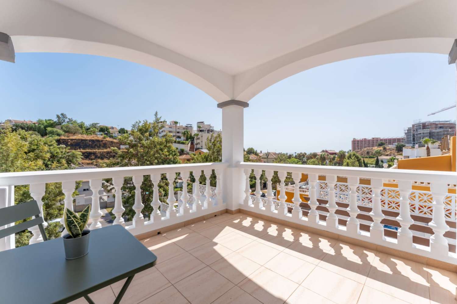 DOPPELFREIHÄLFTE ZU MIETEN IN CORTIJO DE TORREQUEBRADA (BENALMADENA)