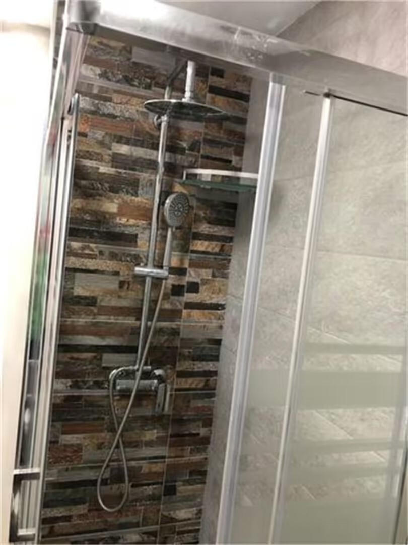 HET WORDT VOOR DE LANGE TERMIJN VERHUURD VANUIT DE STUDIO OP 1.10.26 IN BENALMADENA, COSTA.