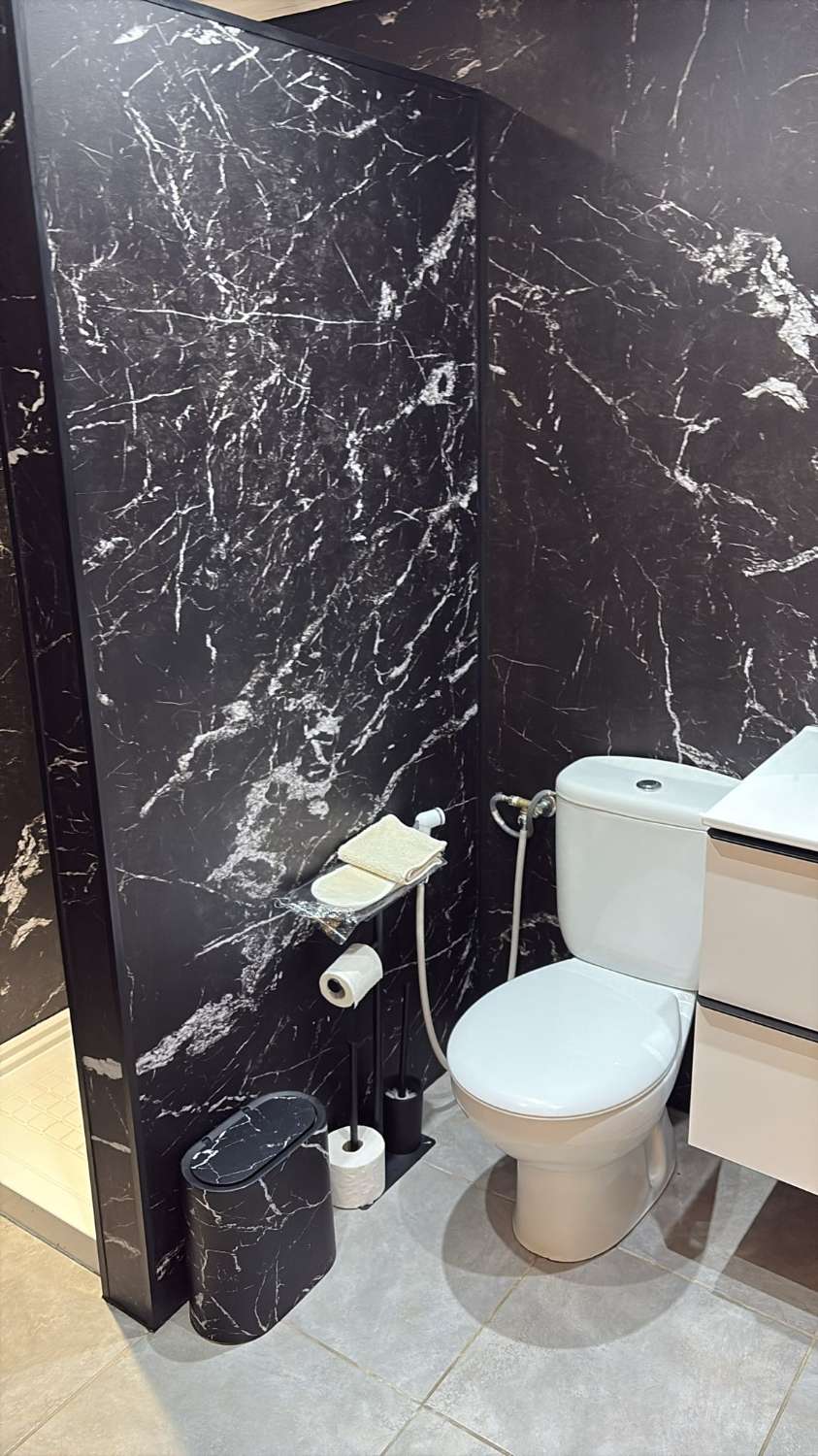 VACKER LÄGENHET TILL SALU I MIJAS COSTA MED SPEKTAKULÄR UTSIKT.