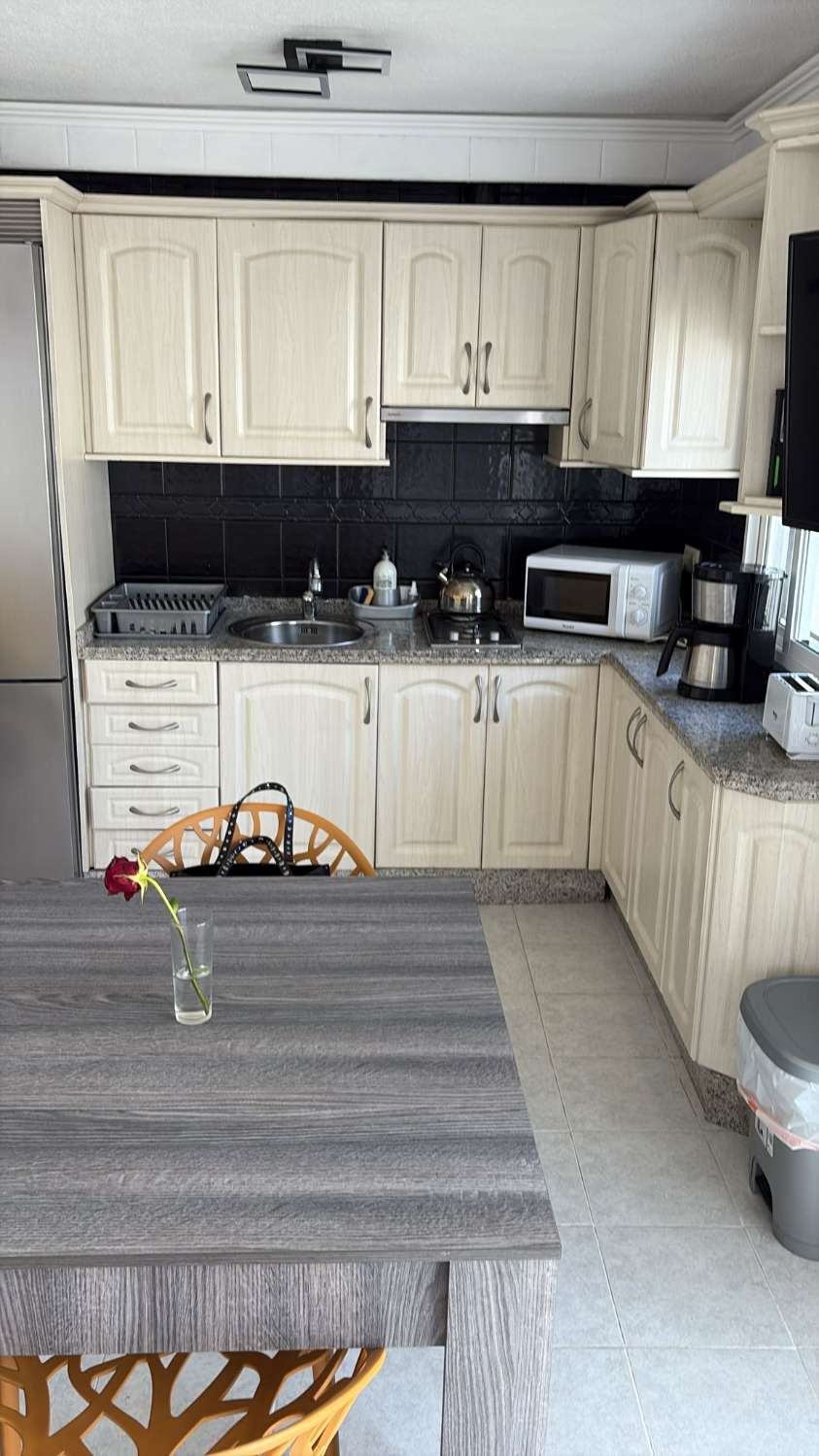 VACKER LÄGENHET TILL SALU I MIJAS COSTA MED SPEKTAKULÄR UTSIKT.