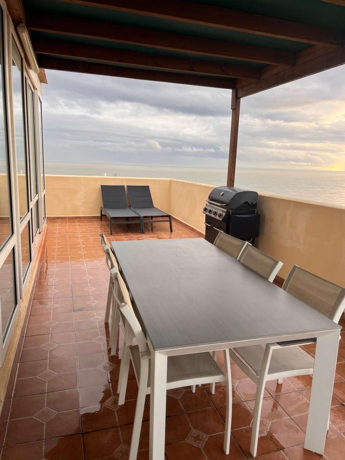 Uthyres HALVSÄSONG från 01/09/2025 - 31/05/2026 vacker lägenhet i Playamar (Torremolinos).-