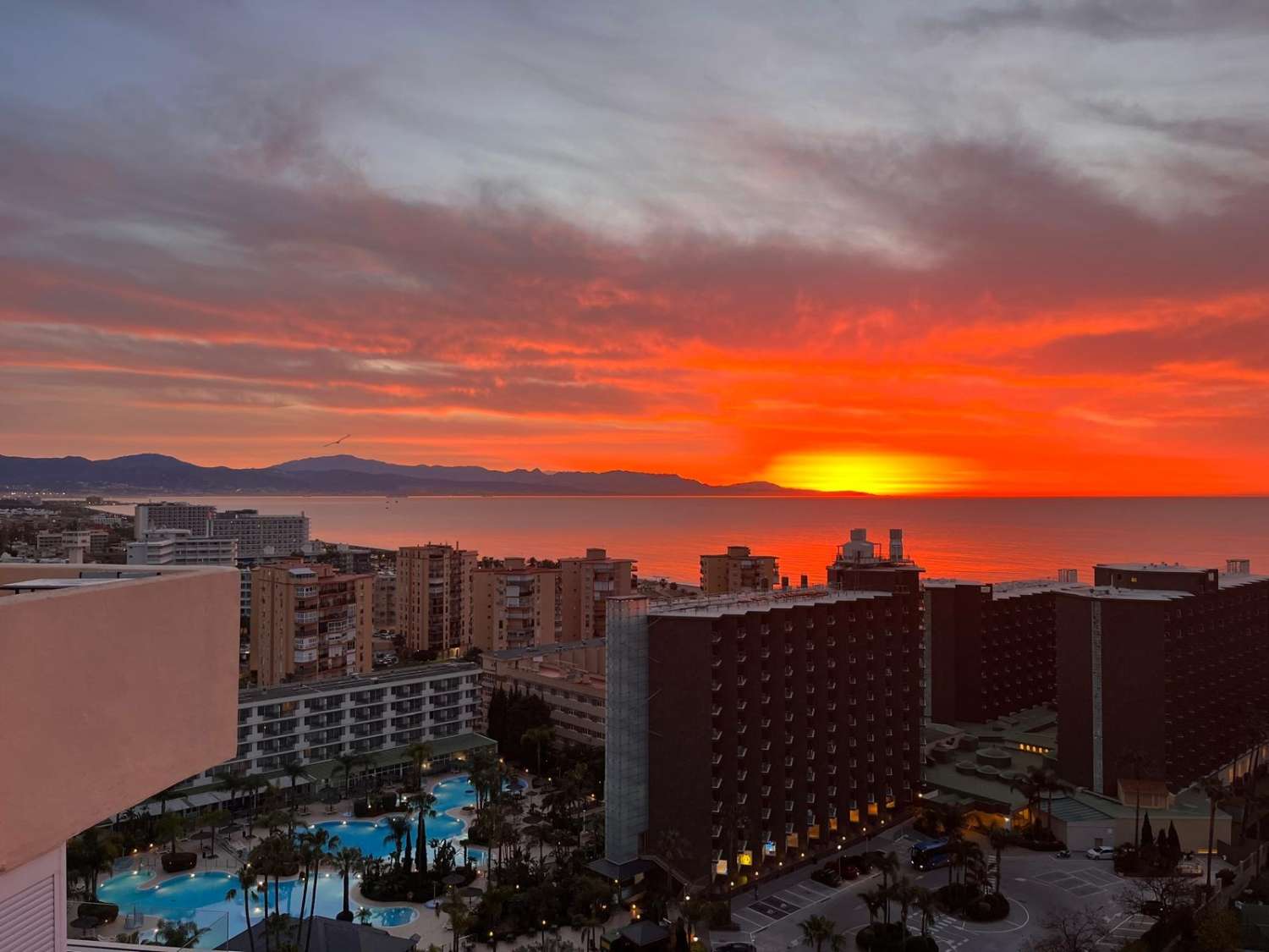 Uthyres HALVSÄSONG från 01/09/2025 - 31/05/2026 vacker lägenhet i Playamar (Torremolinos).-