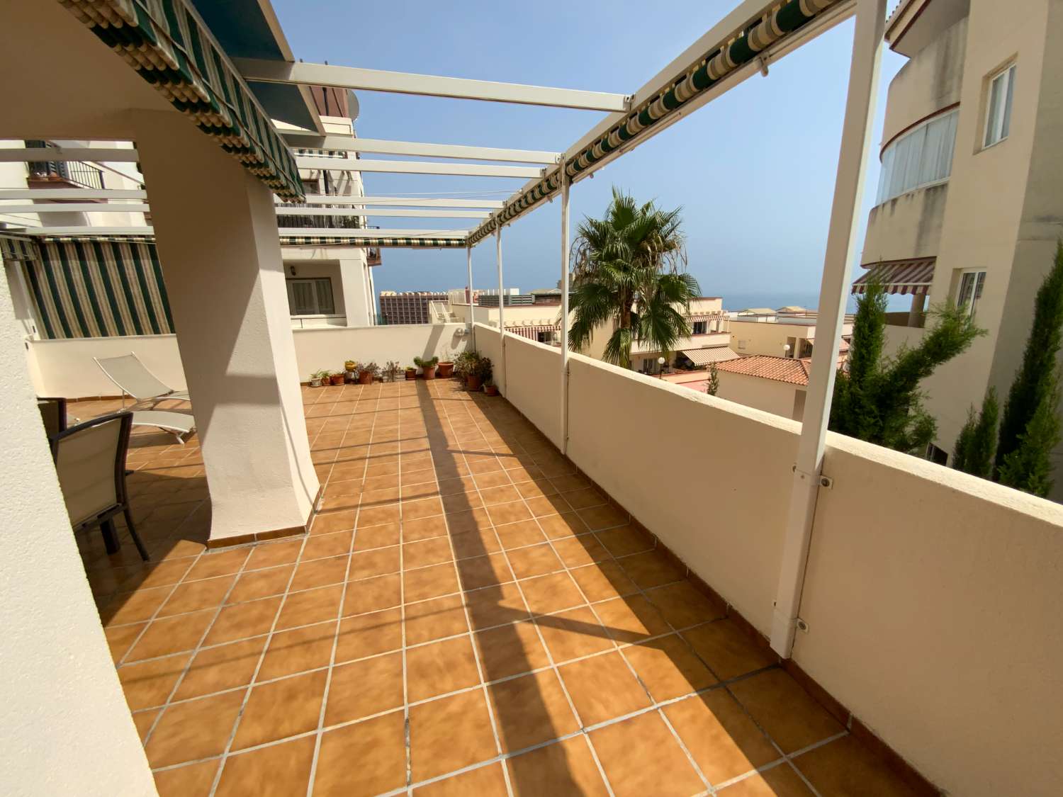 À LOUER À PARTIR DU 26.01.06.27 BEL APPARTEMENT À 70 MÈTRES DE LA PLAGE À BENALMADENA