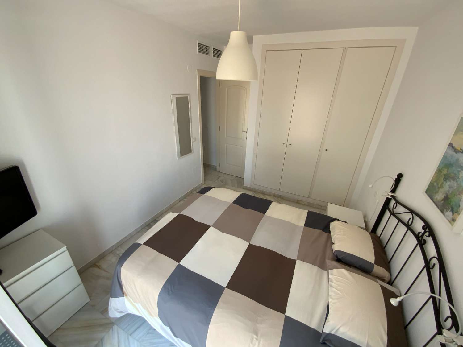 À LOUER À PARTIR DU 26.01.06.27 BEL APPARTEMENT À 70 MÈTRES DE LA PLAGE À BENALMADENA