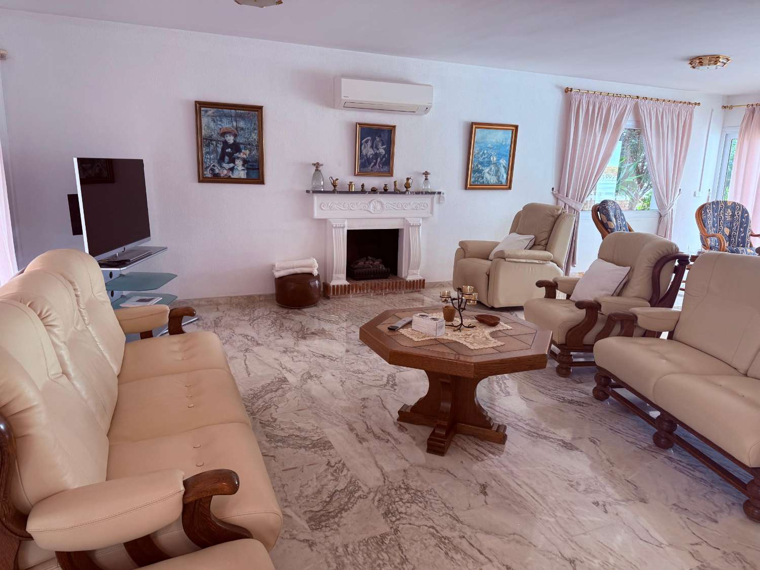 Larga temporada. Se alquila estupendo chalet independiente en Torrequebrada (Benalmadena)