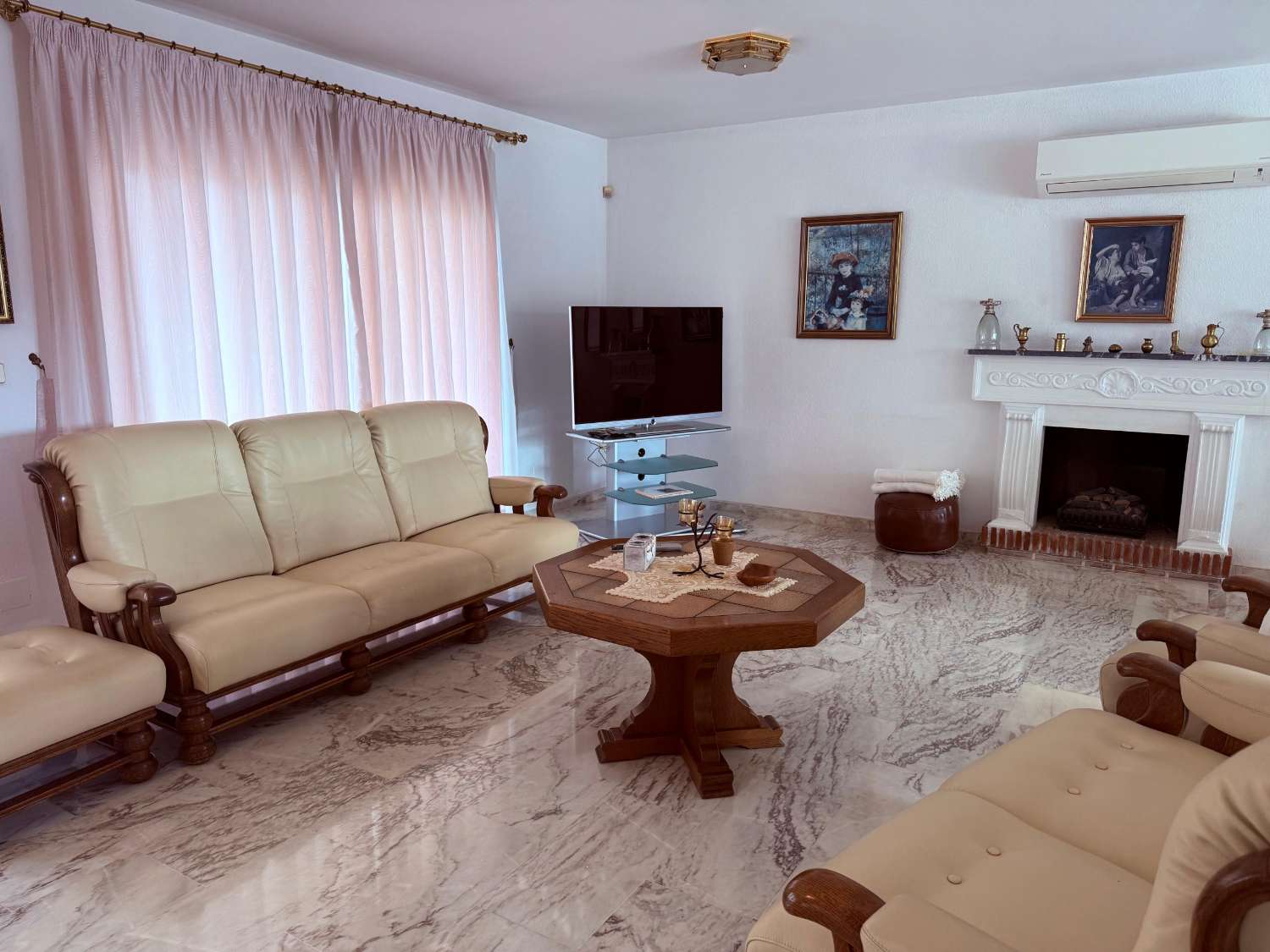 Larga temporada. Se alquila estupendo chalet independiente en Torrequebrada (Benalmadena)