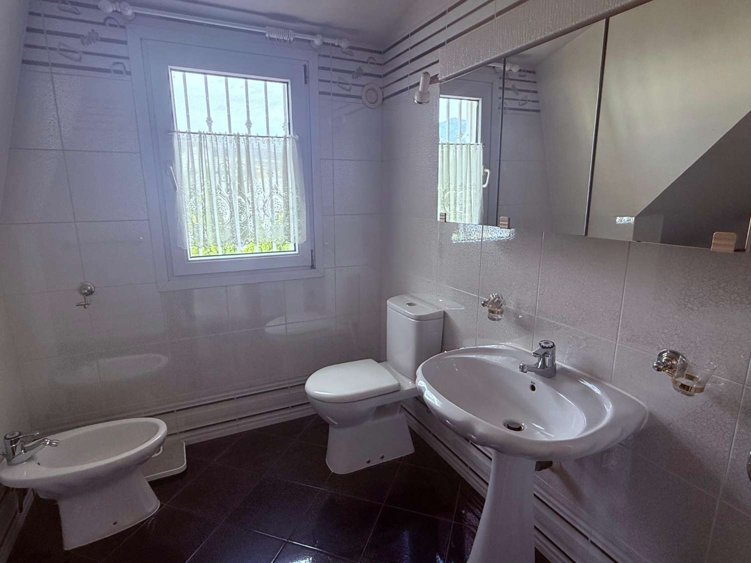 Larga temporada. Se alquila estupendo chalet independiente en Torrequebrada (Benalmadena)