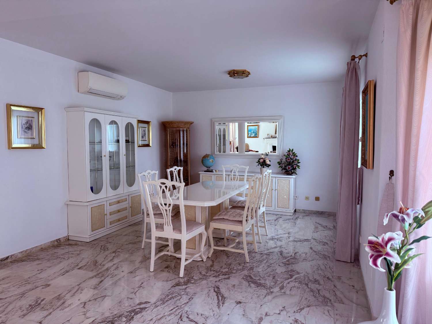 Larga temporada. Se alquila estupendo chalet independiente en Torrequebrada (Benalmadena)