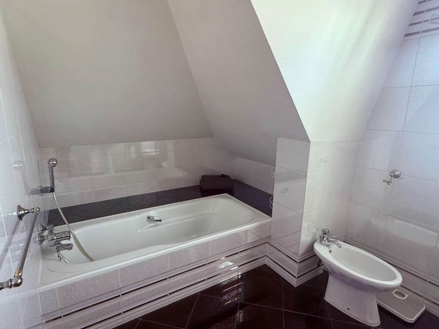 Larga temporada. Se alquila estupendo chalet independiente en Torrequebrada (Benalmadena)