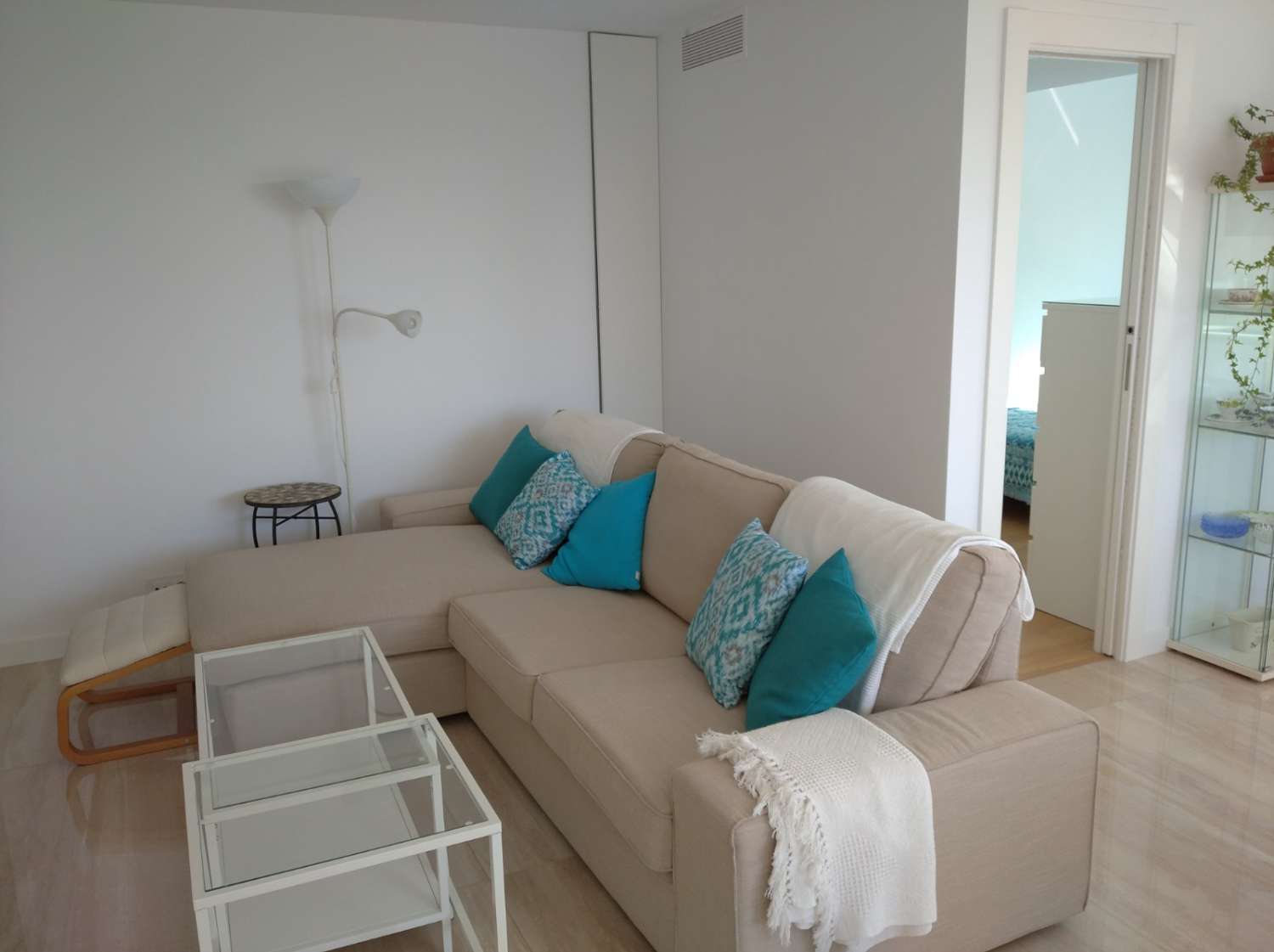 SE ALQUILA DESDE 7.4.26 - 30.6.26  Y DESDE 1..9.26-30.6.27 BONITO APARTAMENTO CON VISTAS AL MAR EN PLAYAMAR (TORREMOLINOS)