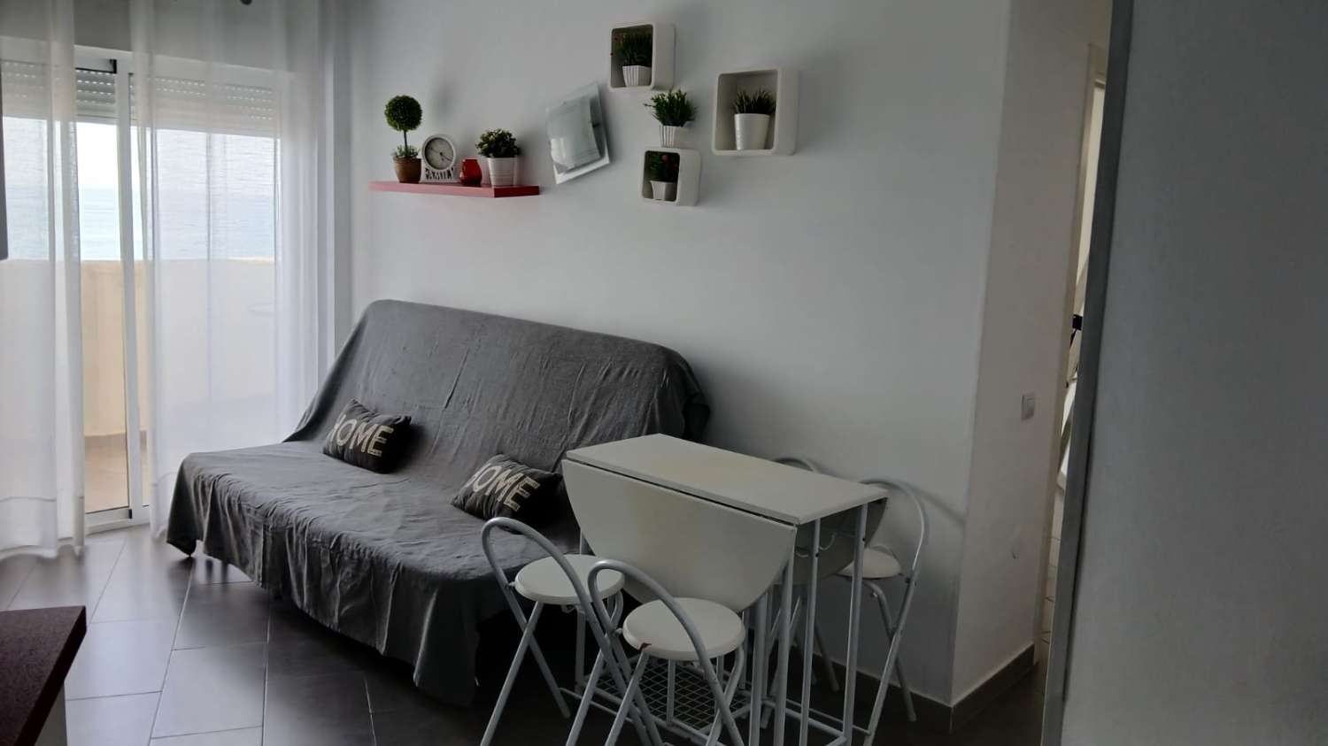 Se alquila piso con vistas frontales al mar desde ahora hasta 15.06.2026 Y desde 15/09/2026 hasta 15/06/2027 bonito apartamento en Benalmadena Costa