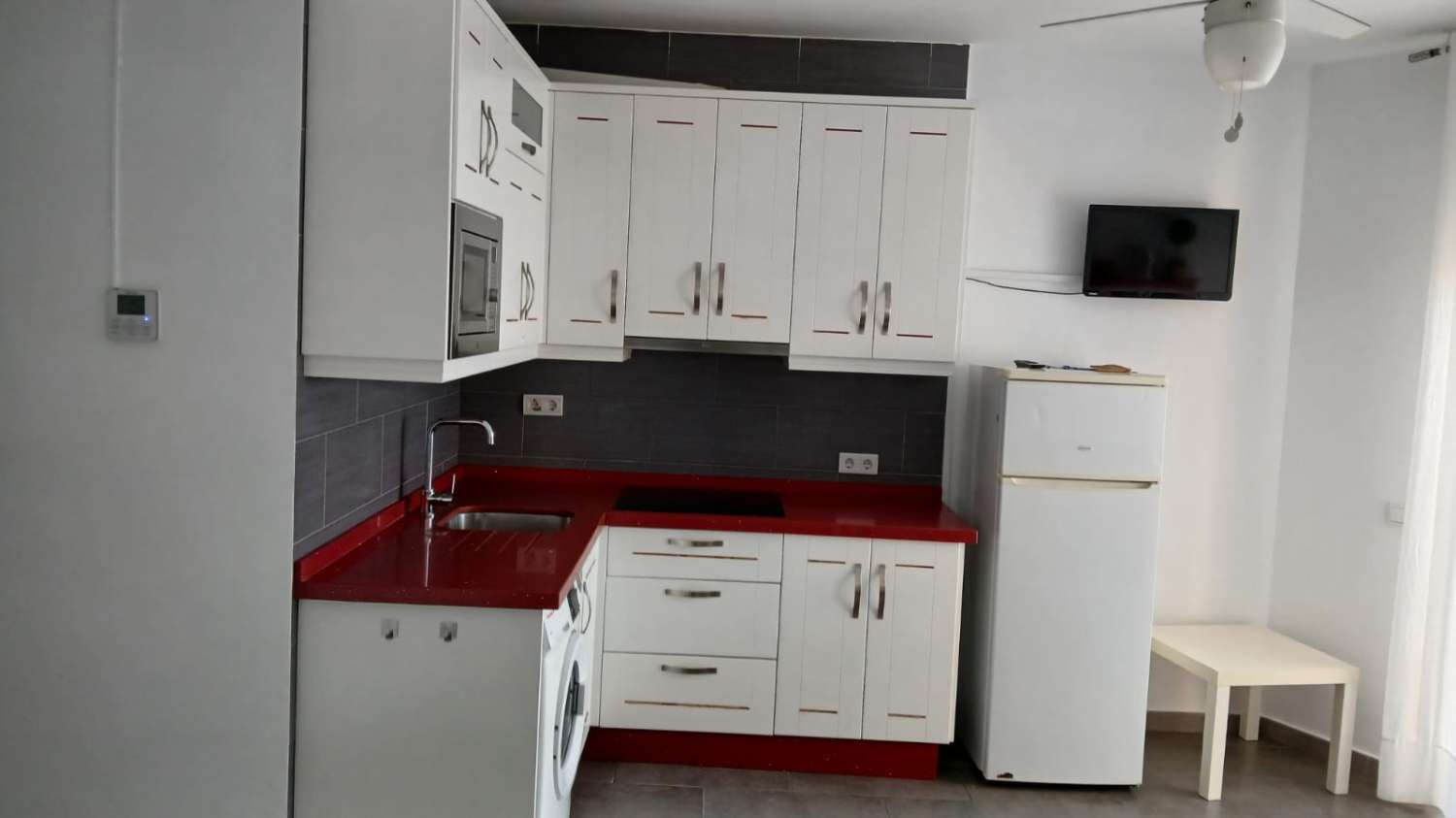 Se alquila piso con vistas frontales al mar desde ahora hasta 15.06.2026 Y desde 15/09/2026 hasta 15/06/2027 bonito apartamento en Benalmadena Costa