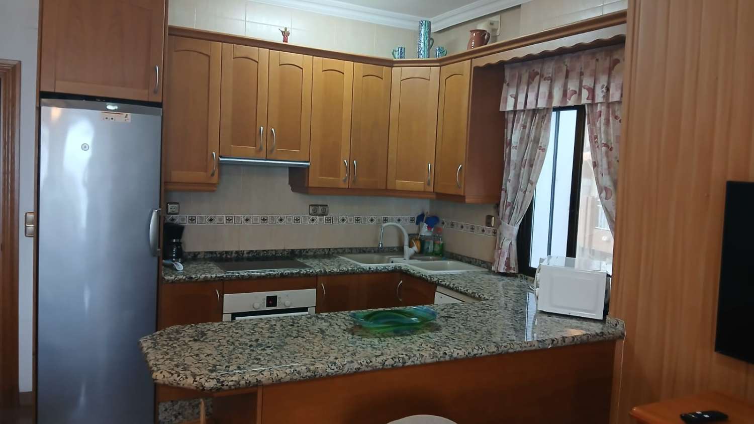 Se alquila desde  01/10/2026 hasta 31/05/2027 bonito apartamento en Fuengirola con vistas al mar