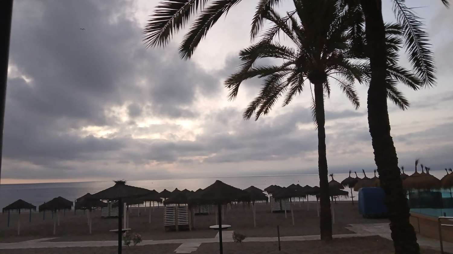 Se alquila desde  01/10/2026 hasta 31/05/2027 bonito apartamento en Fuengirola con vistas al mar