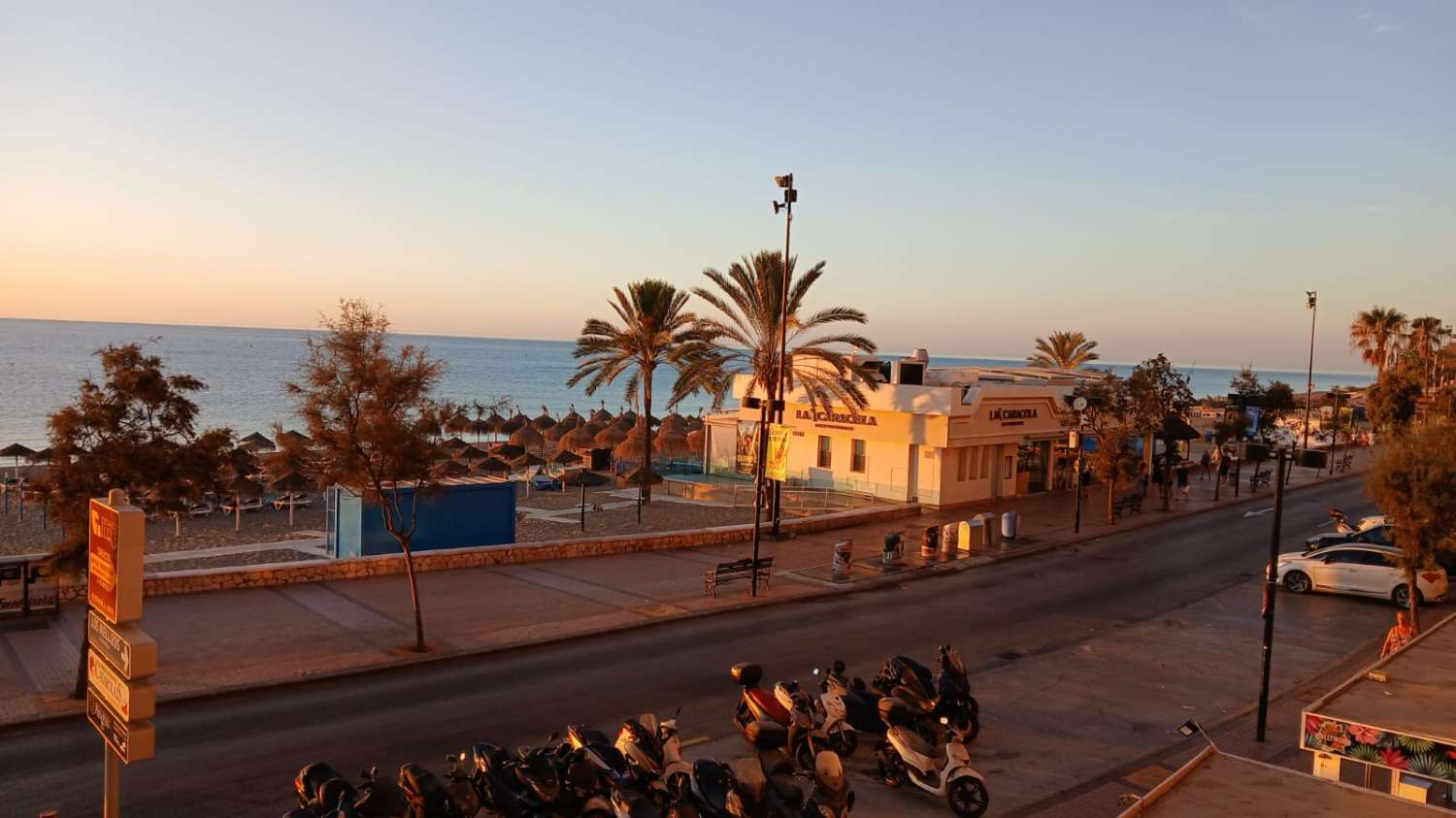 Se alquila desde  01/10/2026 hasta 31/05/2027 bonito apartamento en Fuengirola con vistas al mar