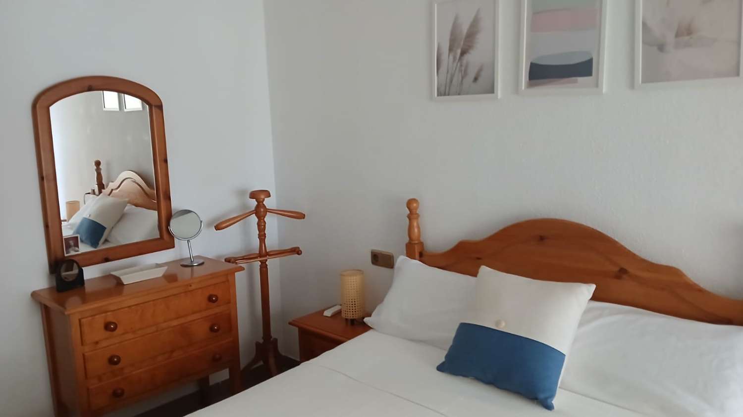 Se alquila desde  01/10/2026 hasta 31/05/2027 bonito apartamento en Fuengirola con vistas al mar