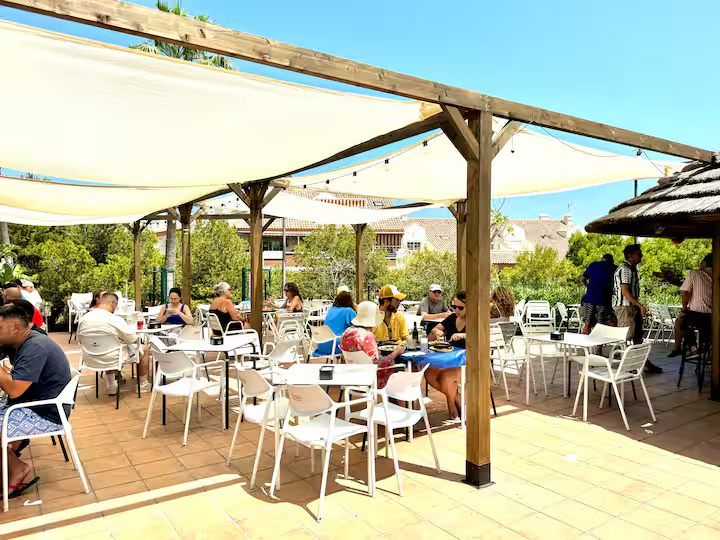 SE ALQUILA  POR LARGA TEMPORADA MAGNIFICO APARTAMENTO CON VISTAS AL MAR EN   2ª LINEA DE PLAYA EN BENALMADENA