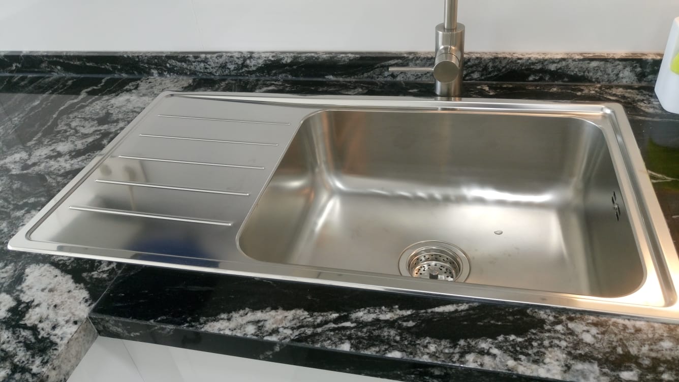 SE ALQUILA  POR LARGA TEMPORADA MAGNIFICO APARTAMENTO CON VISTAS AL MAR EN   2ª LINEA DE PLAYA EN BENALMADENA