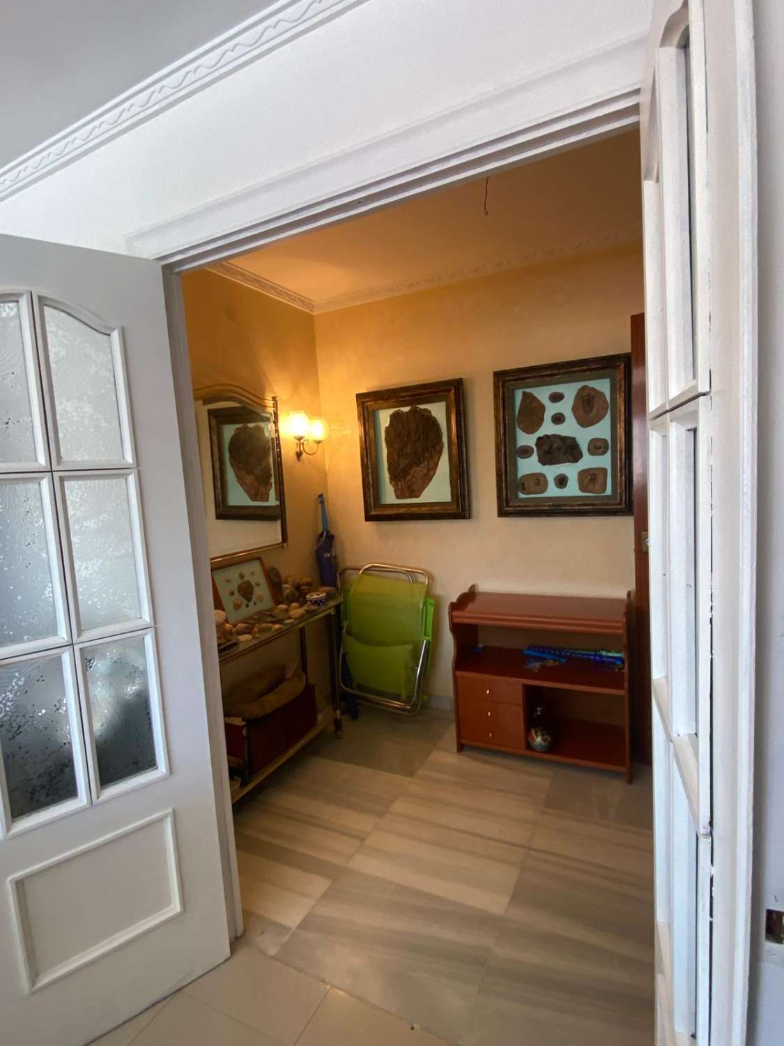 SE ALQUILA DESDE AHORA HASTA 30.6.26 Y DE 1.9.26-30.6.27  BONITO APARTAMENTO EN 2ª LINEA DE PLAYA CON VISTAS AL MAR LATERALES  EN BENALMADENA