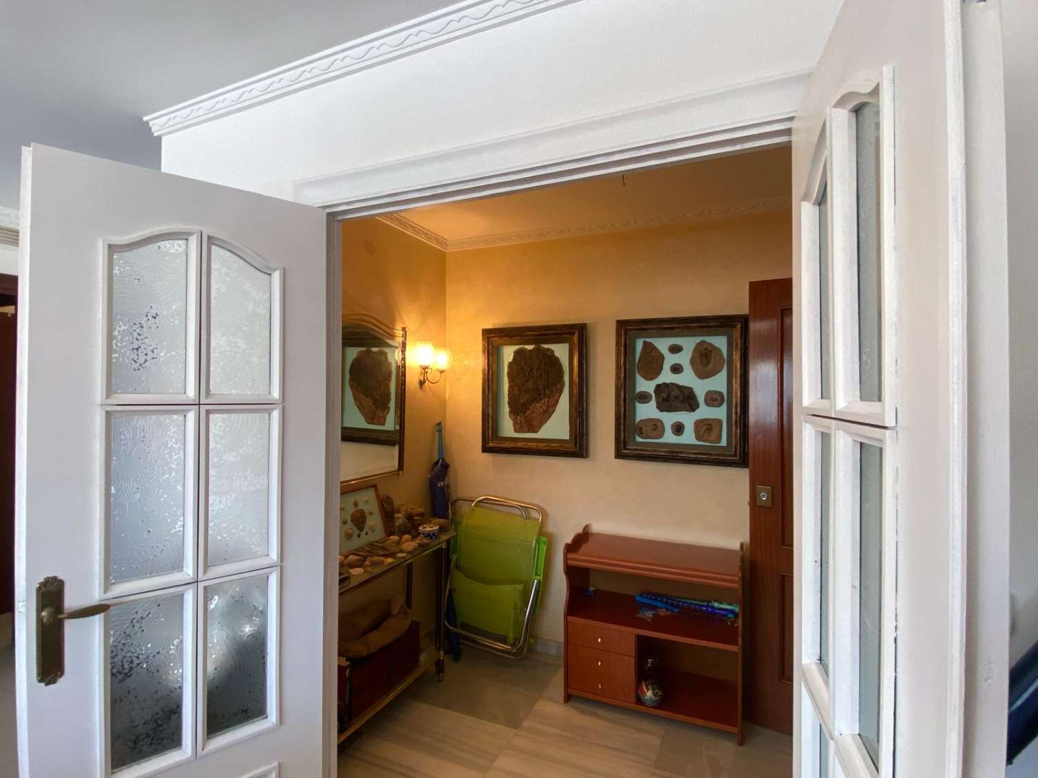 SE ALQUILA DESDE AHORA HASTA 30.6.26 Y DE 1.9.26-30.6.27  BONITO APARTAMENTO EN 2ª LINEA DE PLAYA CON VISTAS AL MAR LATERALES  EN BENALMADENA