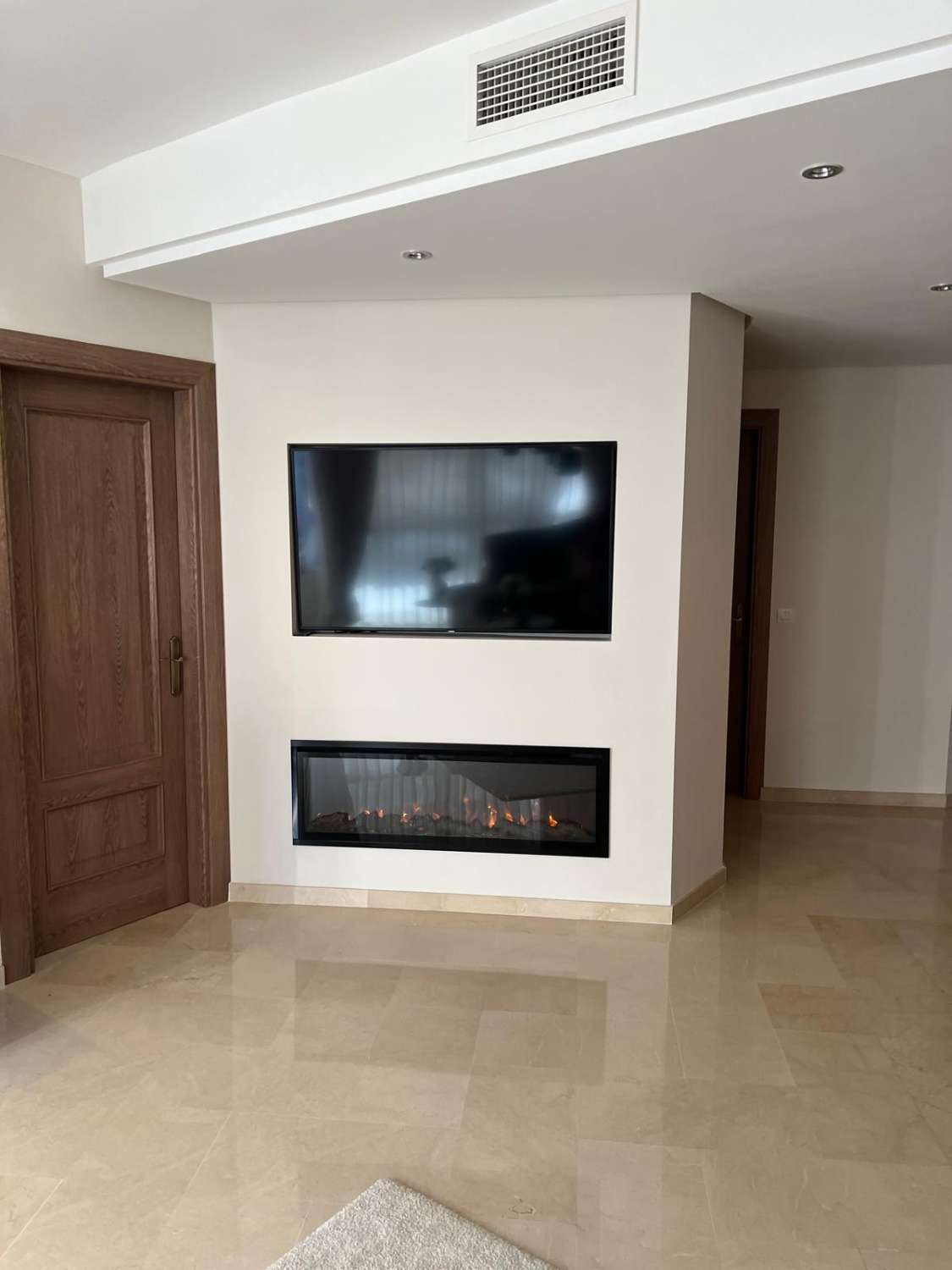 SE VENDE PRECIOSO APARTAMENTO TOTALMENTE RENOVADO  EN PUERTO MARINACON VISTAS AL MAR    (BENALMADENA)