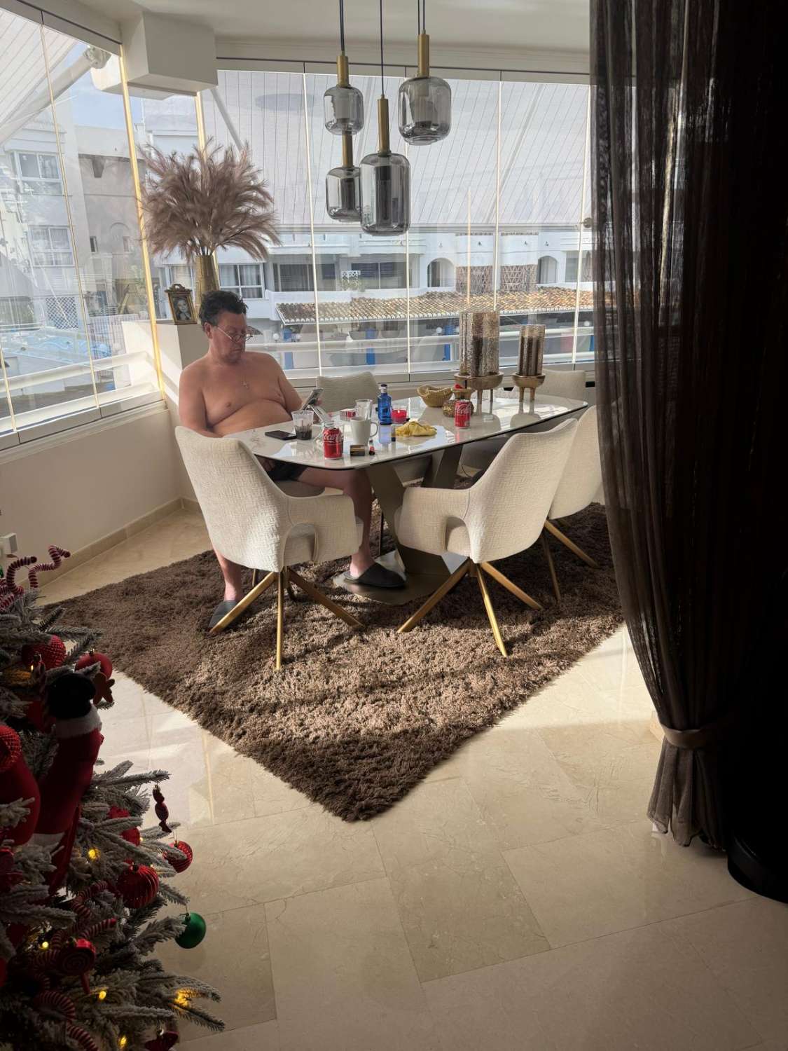 SE VENDE PRECIOSO APARTAMENTO TOTALMENTE RENOVADO  EN PUERTO MARINACON VISTAS AL MAR    (BENALMADENA)