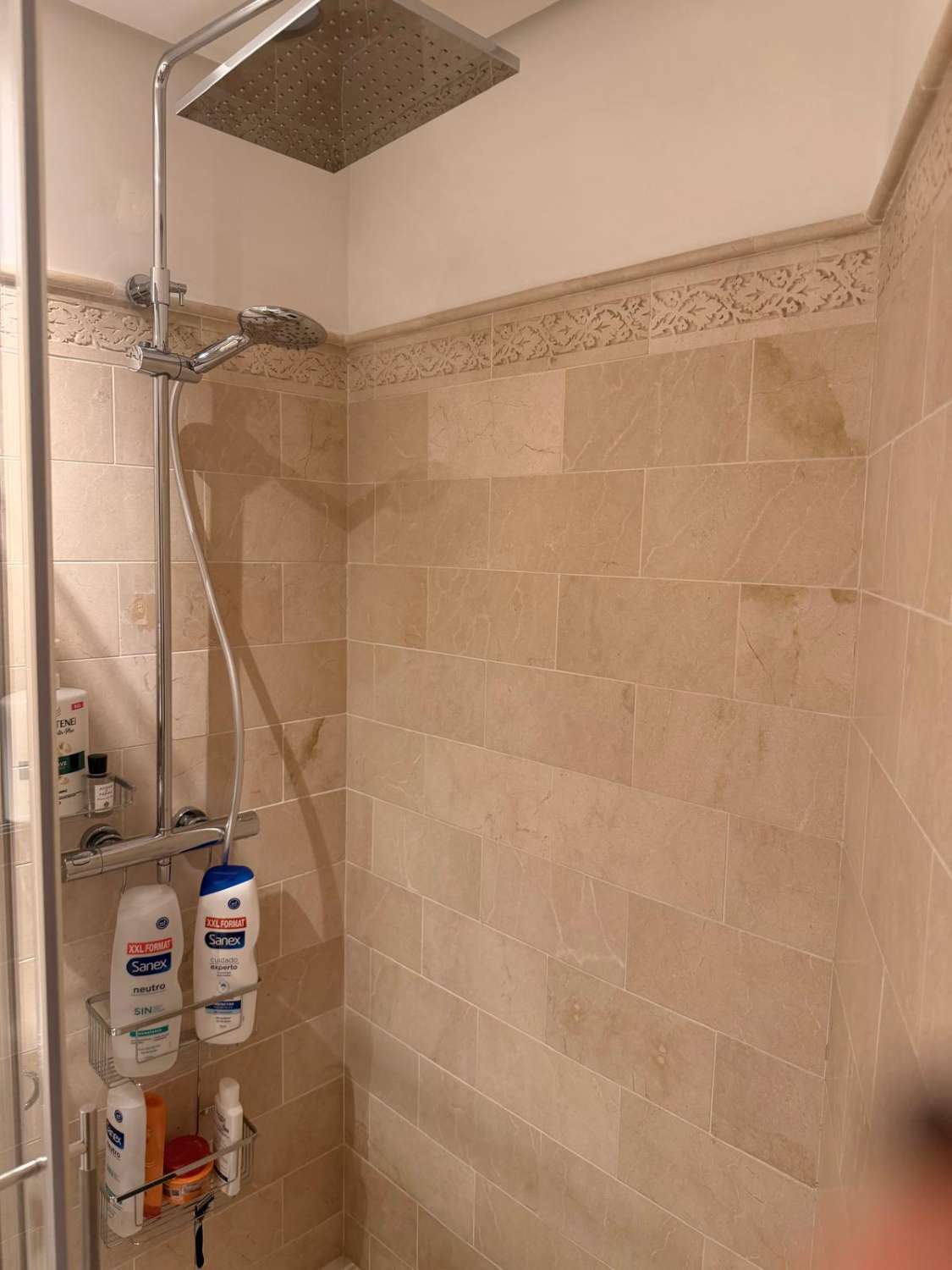 SE VENDE PRECIOSO APARTAMENTO TOTALMENTE RENOVADO  EN PUERTO MARINACON VISTAS AL MAR    (BENALMADENA)