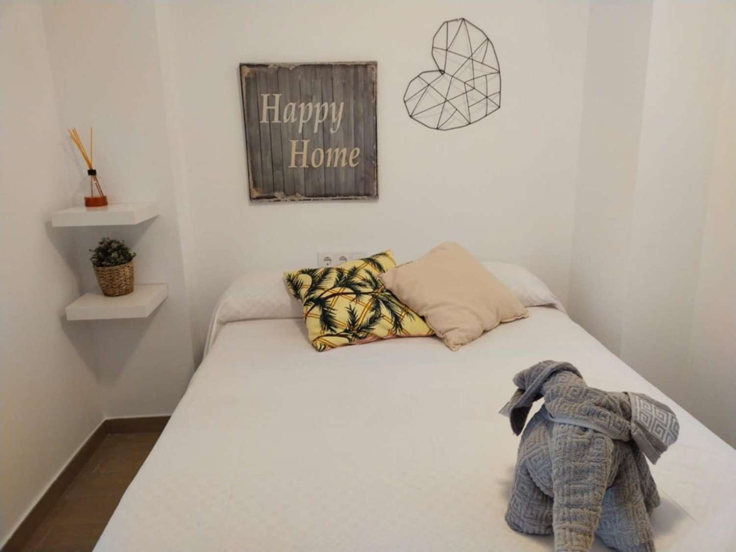 SE ALQUILA POR LARGA TEMPORADA BONITO APARTAMENTO EN MIJAS COSTA EN 1ª LINEA DE PLAYA