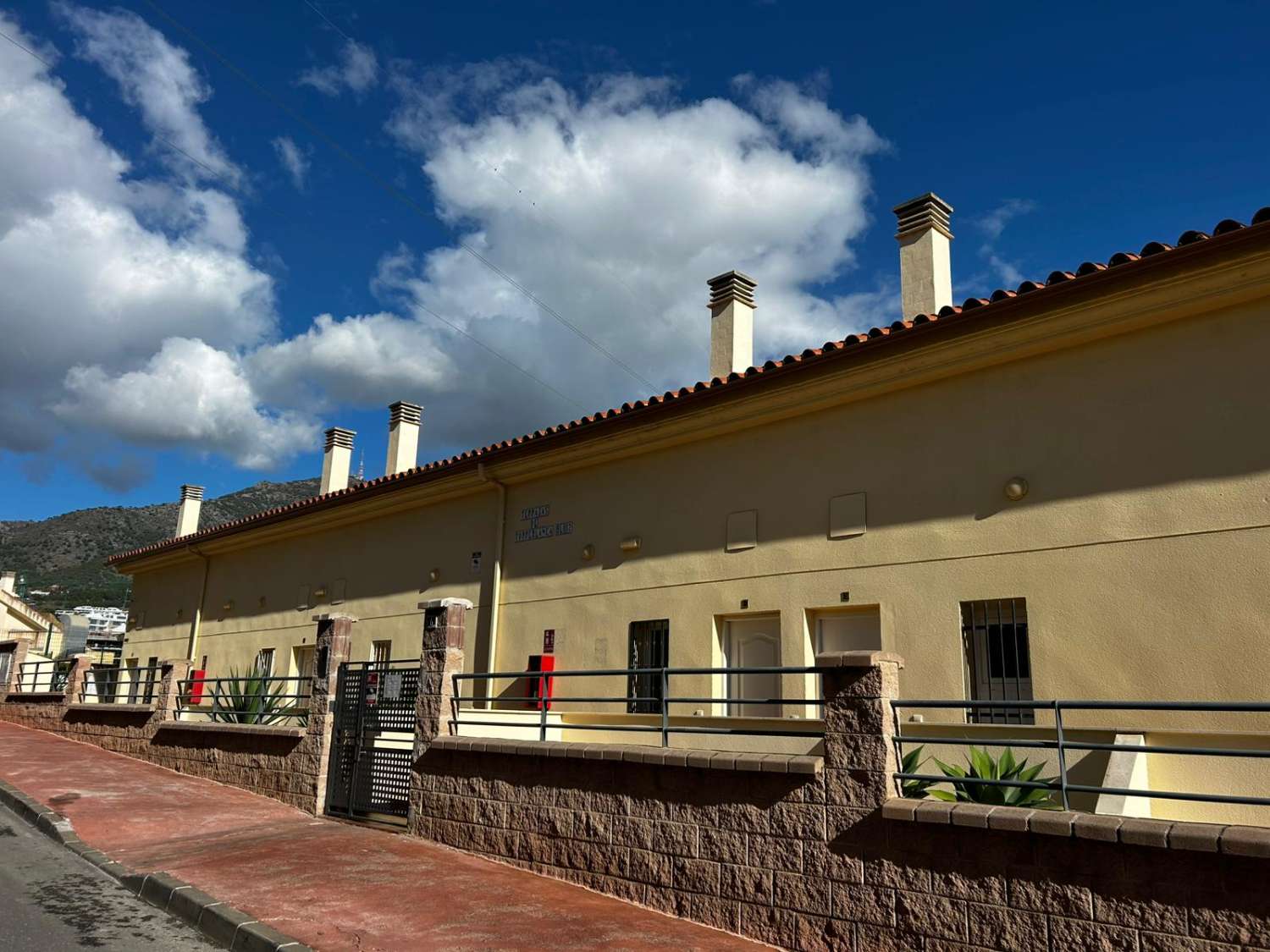 MUKAVA ASUNTO MERINÄKÖALOILTA VUOKRATTAVANA PITKÄAIKAISESTI TORREBLANCAN ALUEELLA (FUENGIROLA)