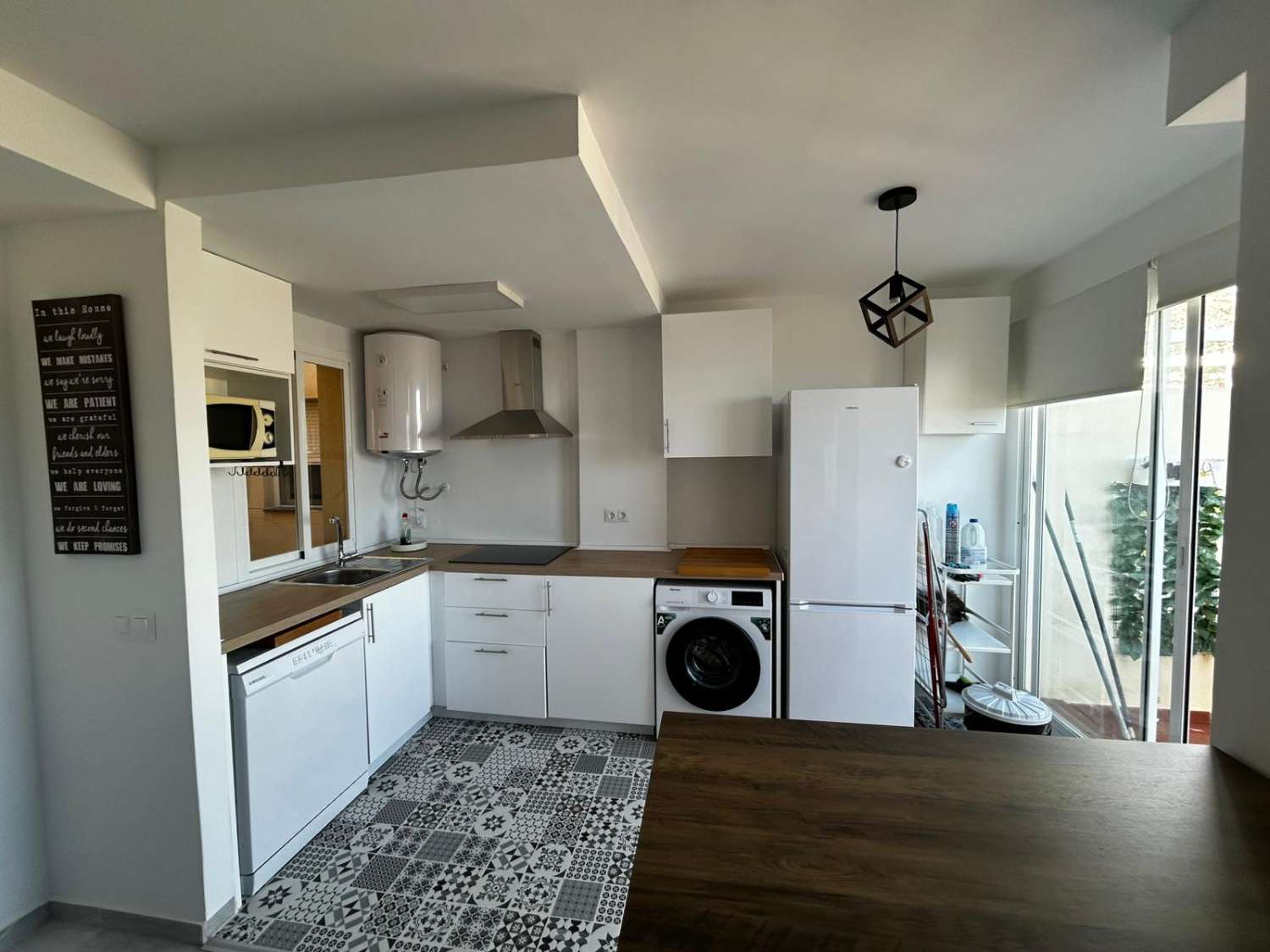 MUKAVA ASUNTO MERINÄKÖALOILTA VUOKRATTAVANA PITKÄAIKAISESTI TORREBLANCAN ALUEELLA (FUENGIROLA)