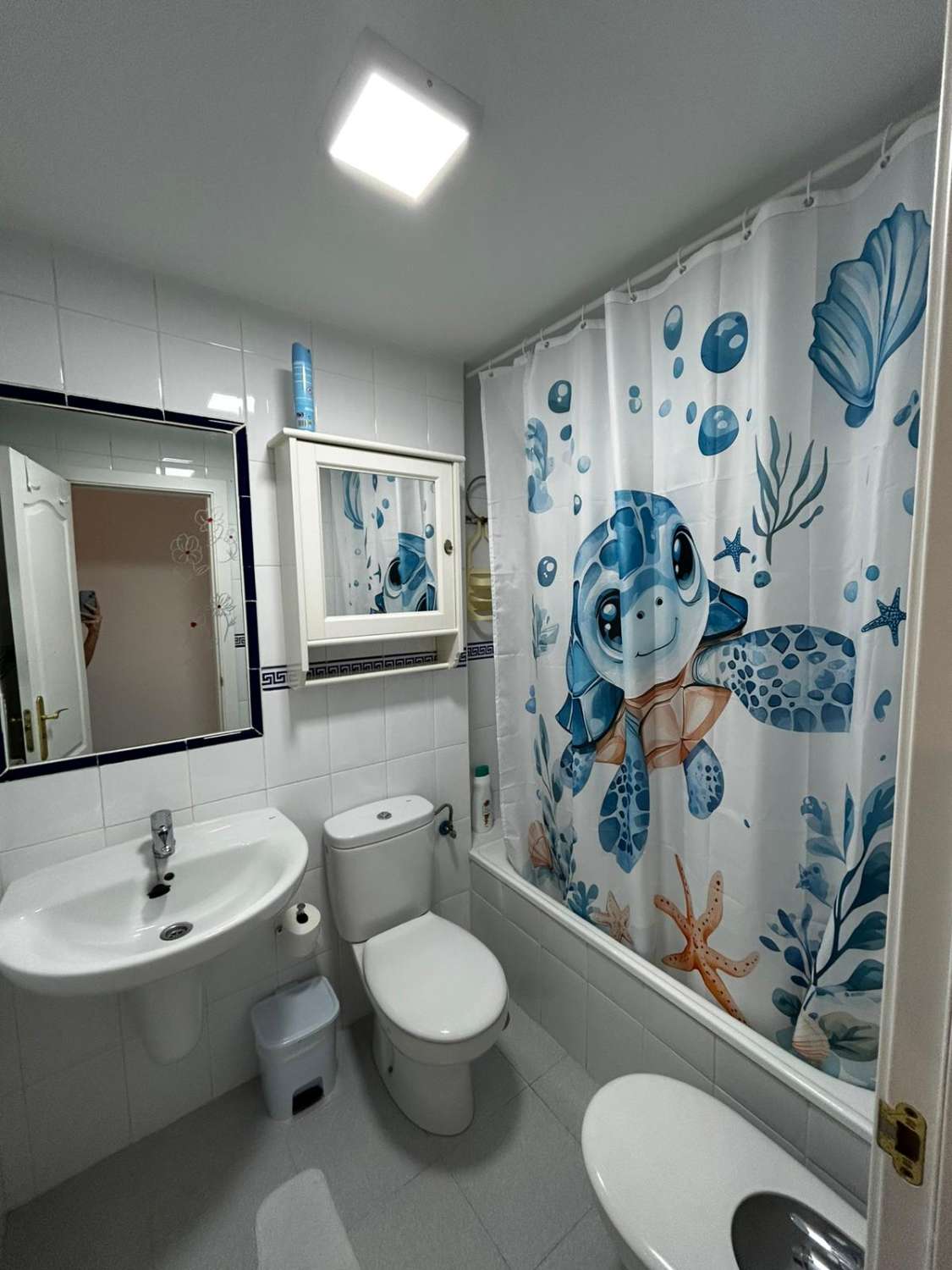 MUKAVA ASUNTO MERINÄKÖALOILTA VUOKRATTAVANA PITKÄAIKAISESTI TORREBLANCAN ALUEELLA (FUENGIROLA)