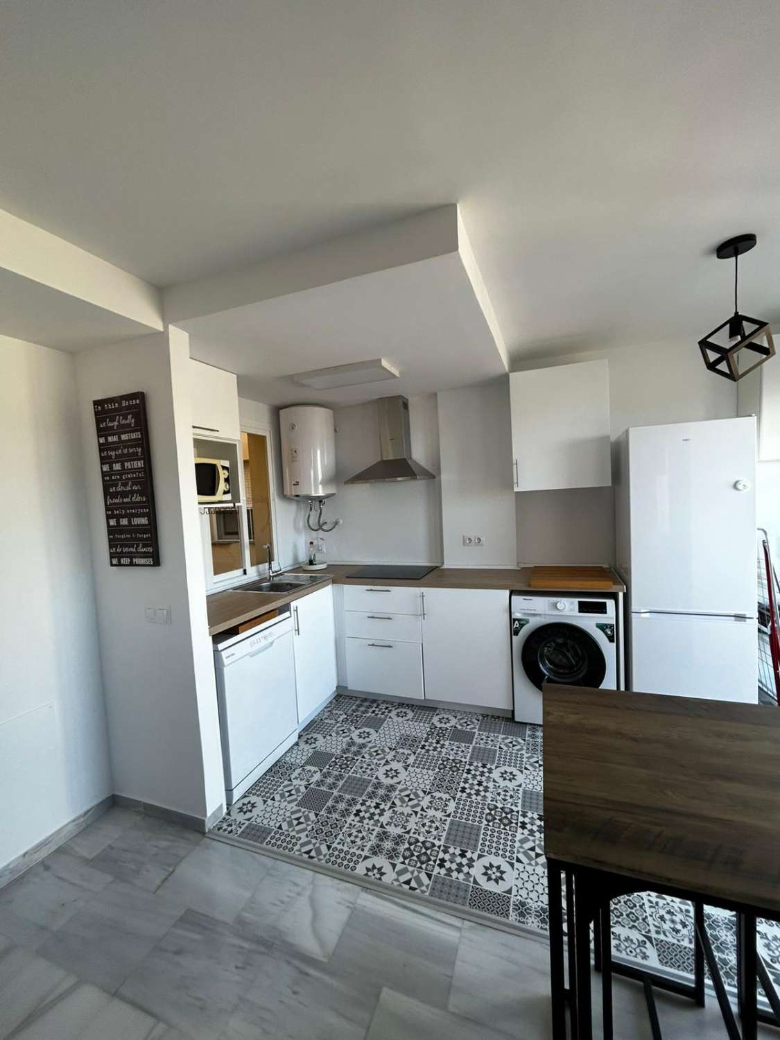 MUKAVA ASUNTO MERINÄKÖALOILTA VUOKRATTAVANA PITKÄAIKAISESTI TORREBLANCAN ALUEELLA (FUENGIROLA)