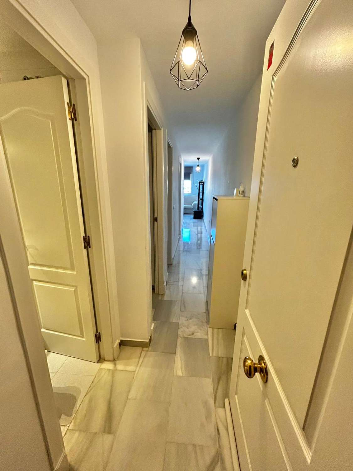 MUKAVA ASUNTO MERINÄKÖALOILTA VUOKRATTAVANA PITKÄAIKAISESTI TORREBLANCAN ALUEELLA (FUENGIROLA)