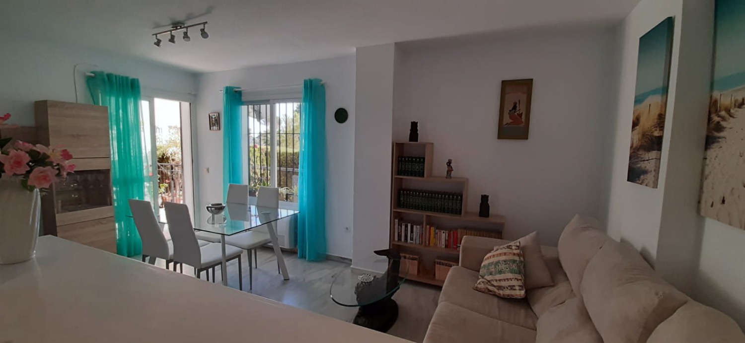 SE ALQUILA MEDIA TEMPORADA DESDE 03/11/2024 - 31/05/2025 BONITO APARTAMENTO EN 2ª LINEA DE PLAYA.