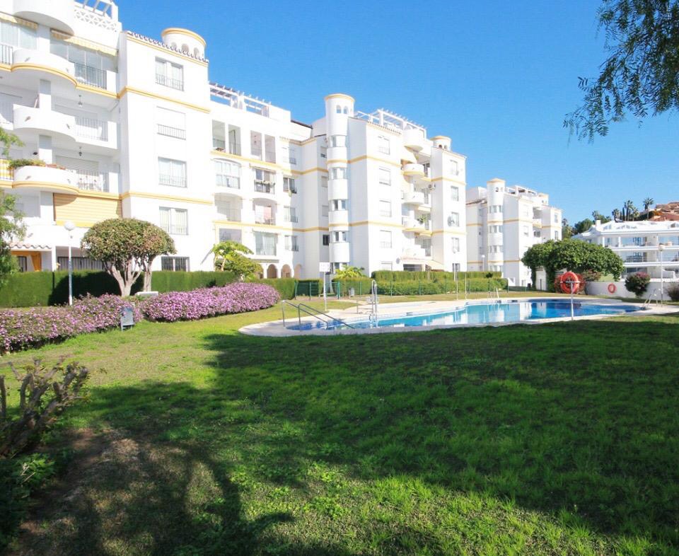 RENT HALF SEASON FROM 01/09/2024 - 31/05/2025 NICE APARTMENT ON 2ND LINE OF BEACH.