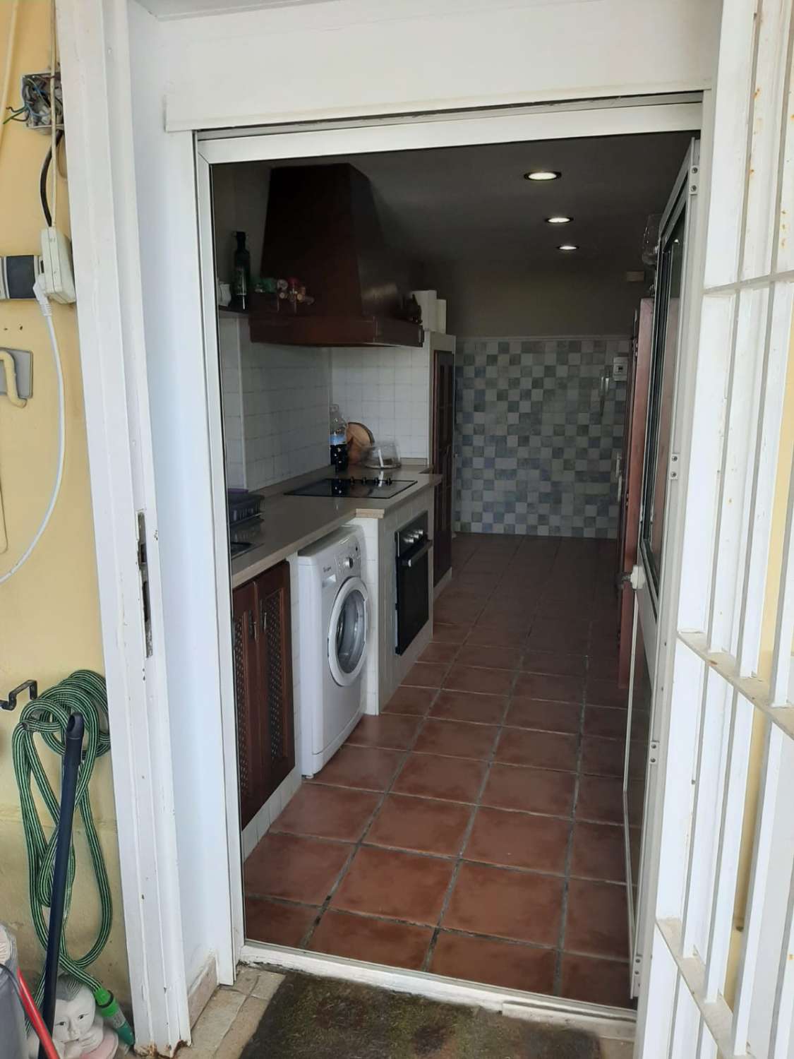 MIDDEN SEIZOEN.  TE HUUR VANAF 8.3.24-30.6.24 en 1.9.24-30.6.25 PRACHTIG APPARTEMENT IN 1E LIJN PLAYA BENALMADEN