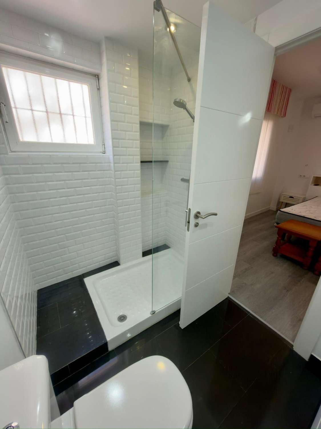 SE ALQUILA POR LARGA TEMPORADA BONITO APARTAMENTO EN PUERTO MARINA (BENALMADENA)